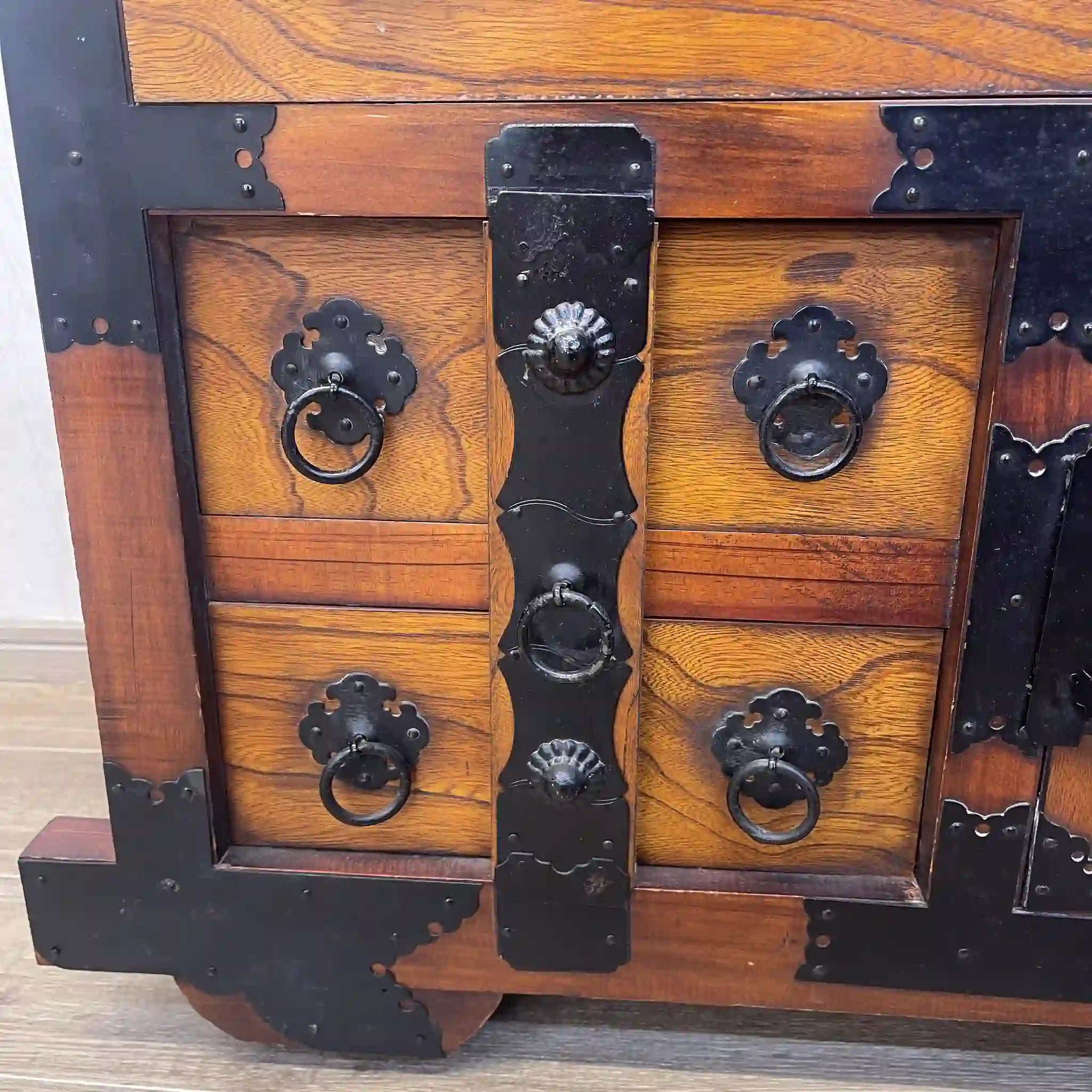 【リユース】 車箪笥 / 桐材 / 日本