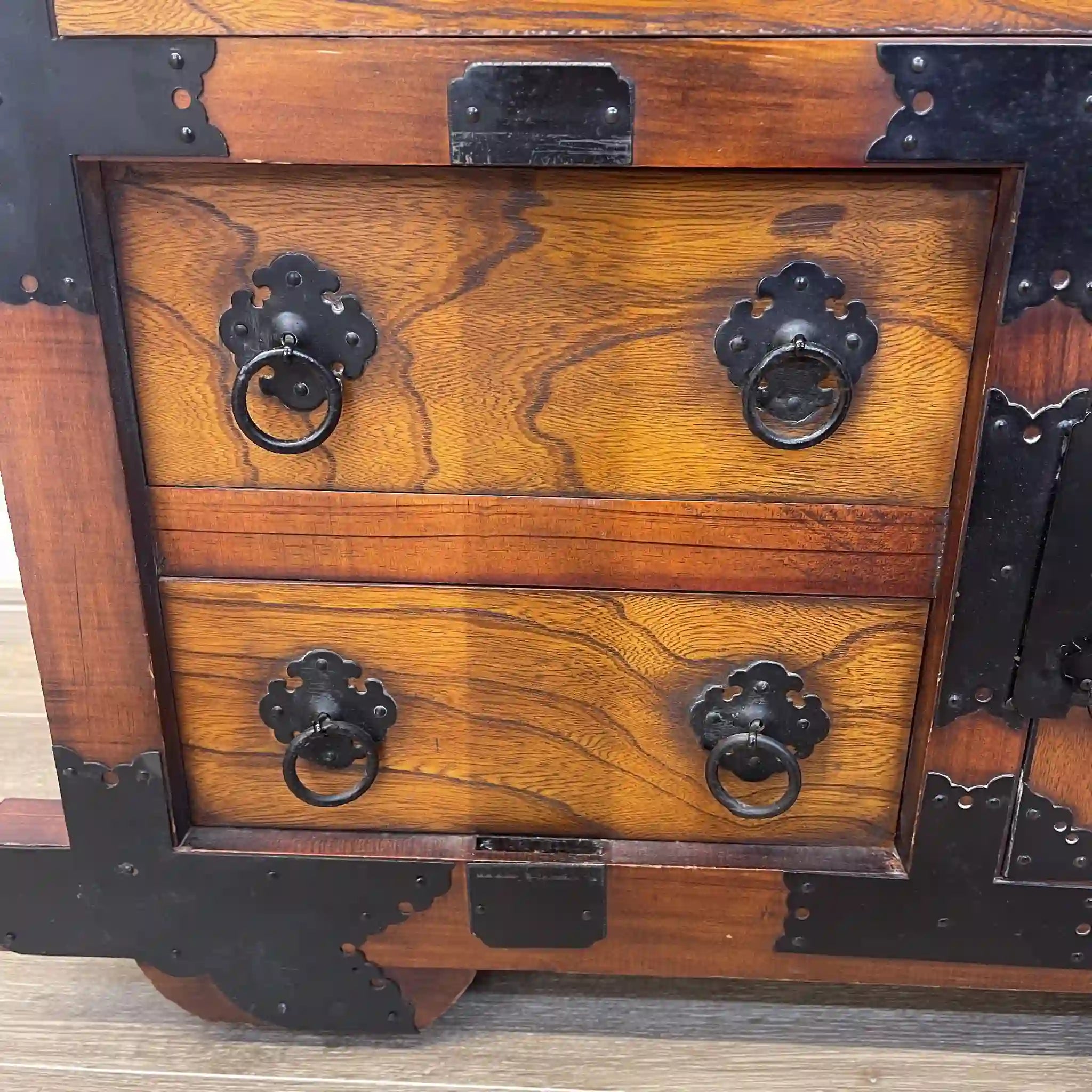 【リユース】 車箪笥 / 桐材 / 日本