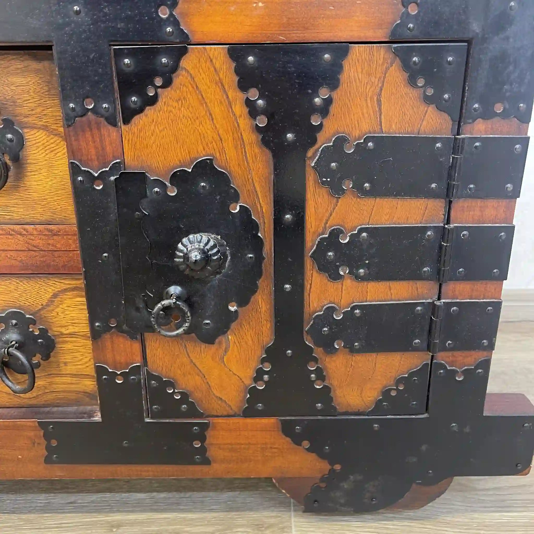 【リユース】 車箪笥 / 桐材 / 日本