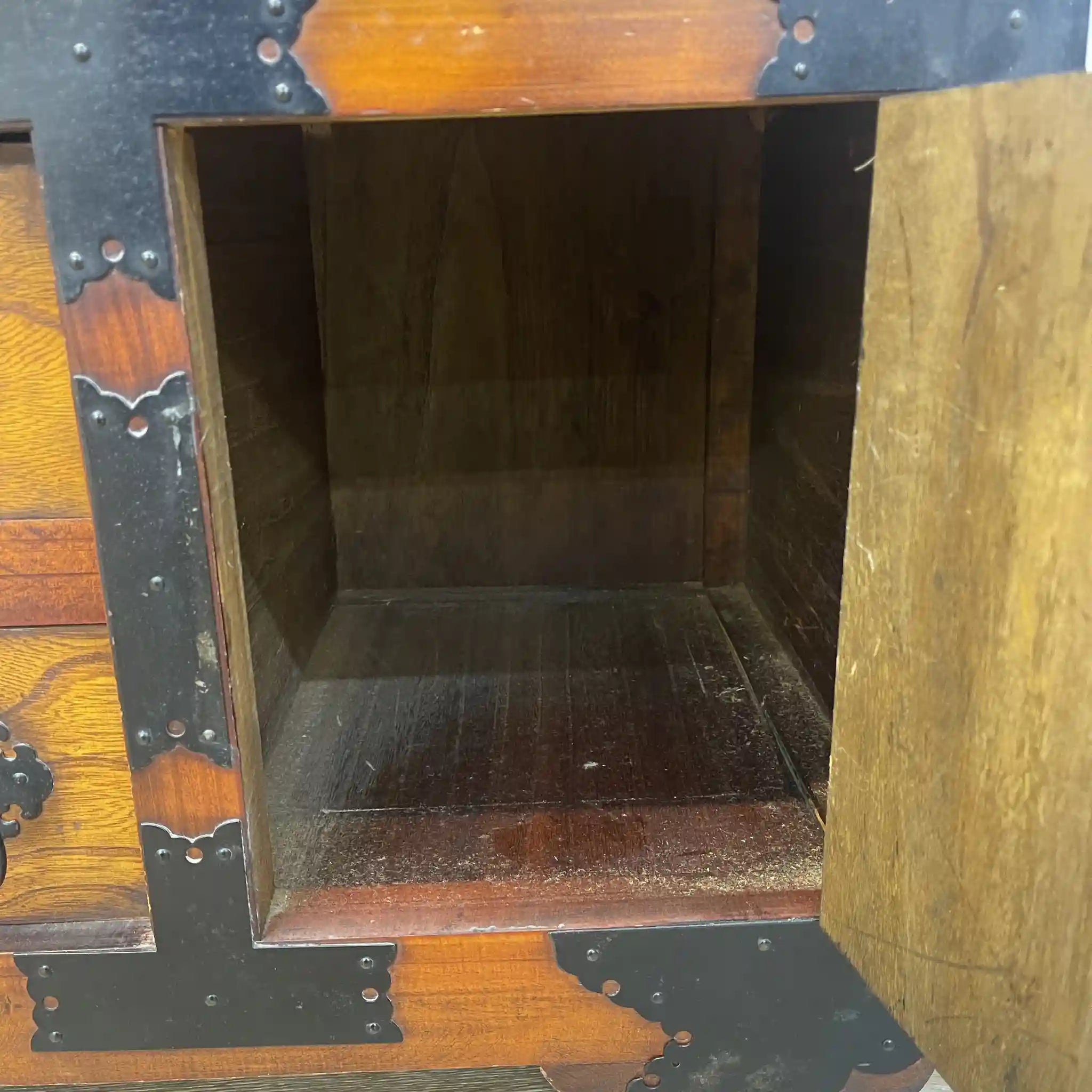 【リユース】 車箪笥 / 桐材 / 日本