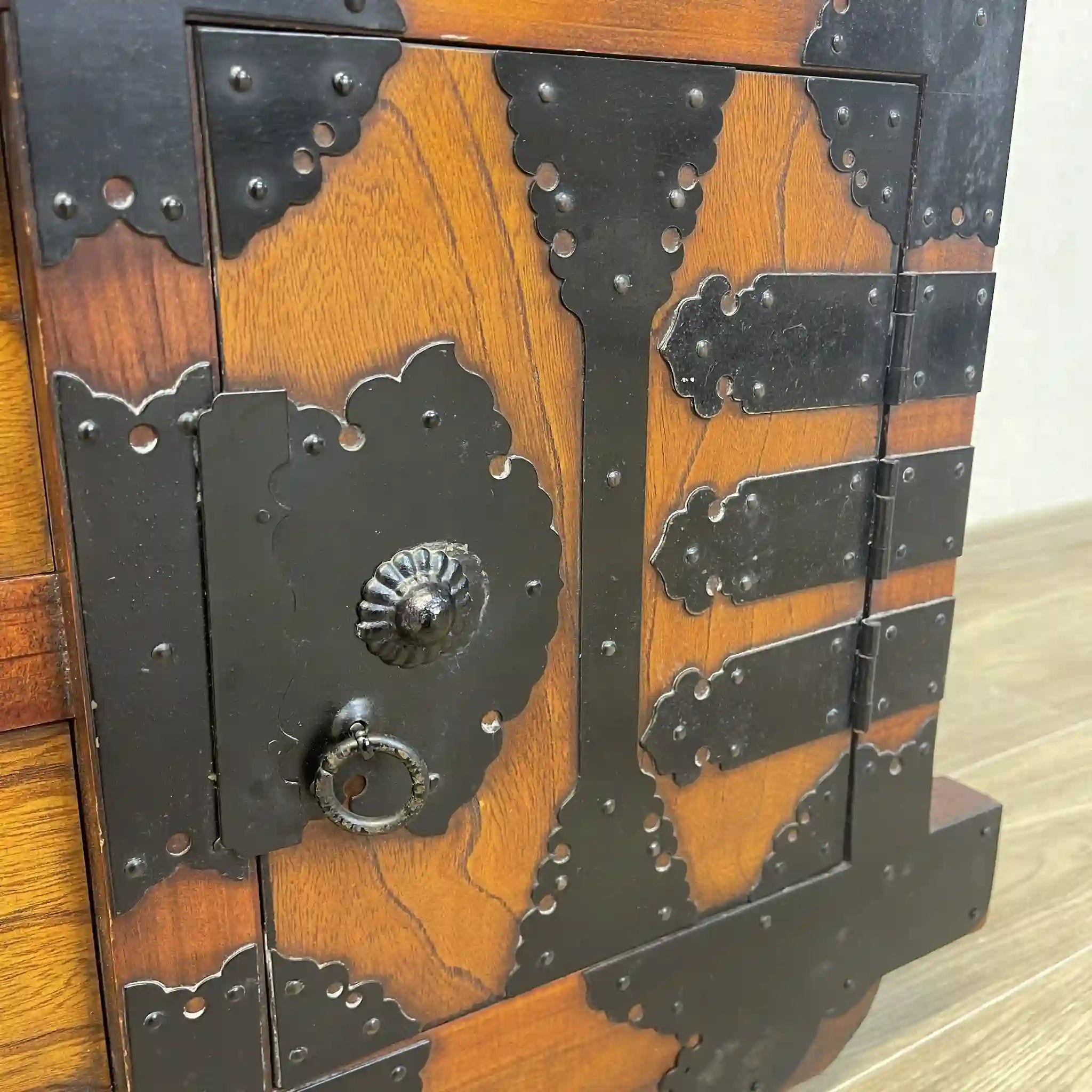 【リユース】 車箪笥 / 桐材 / 日本