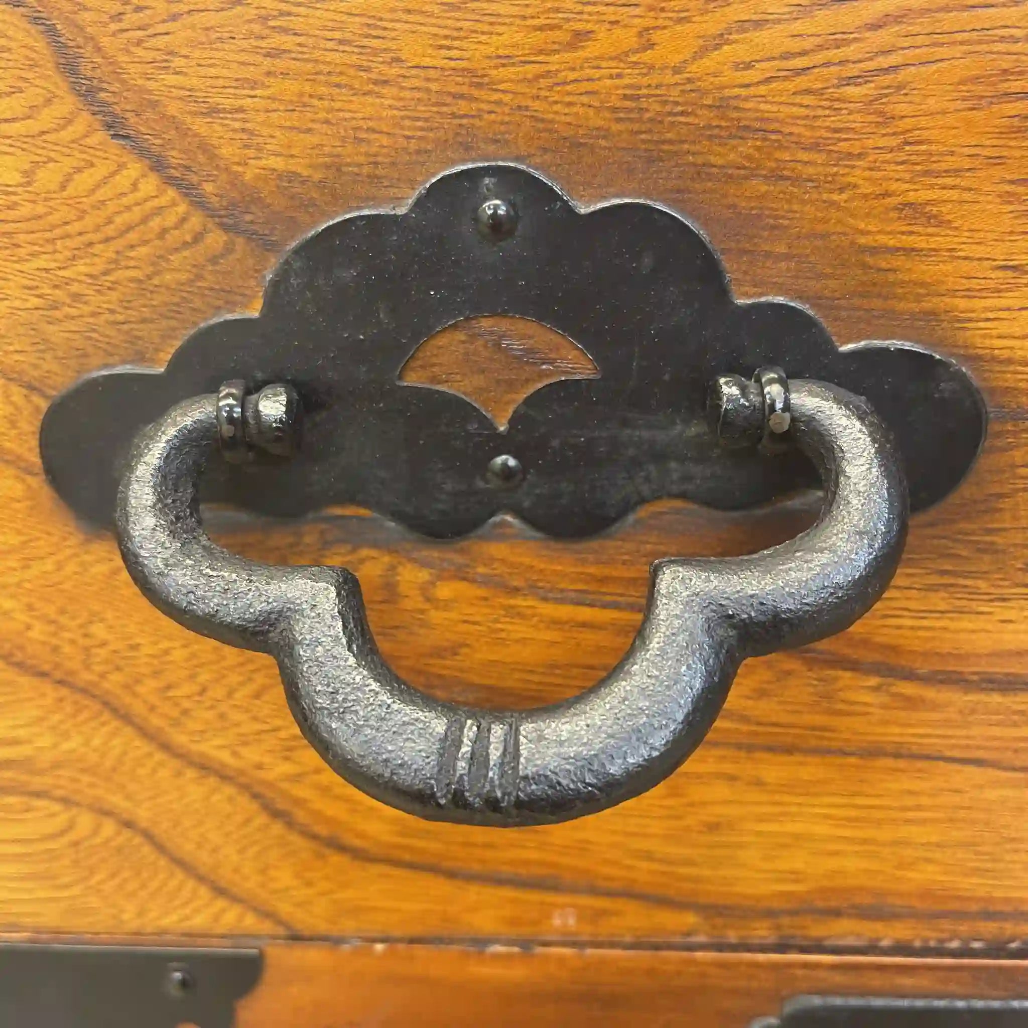 【リユース】 車箪笥 / 桐材 / 日本