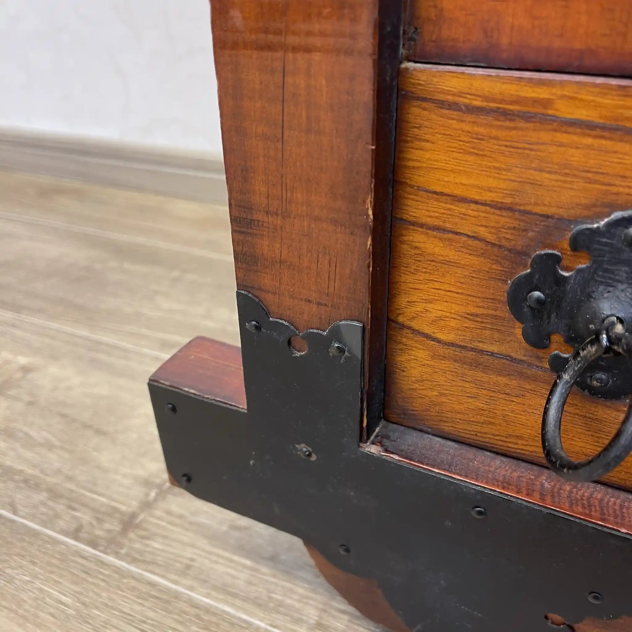 【リユース】 車箪笥 / 桐材 / 日本