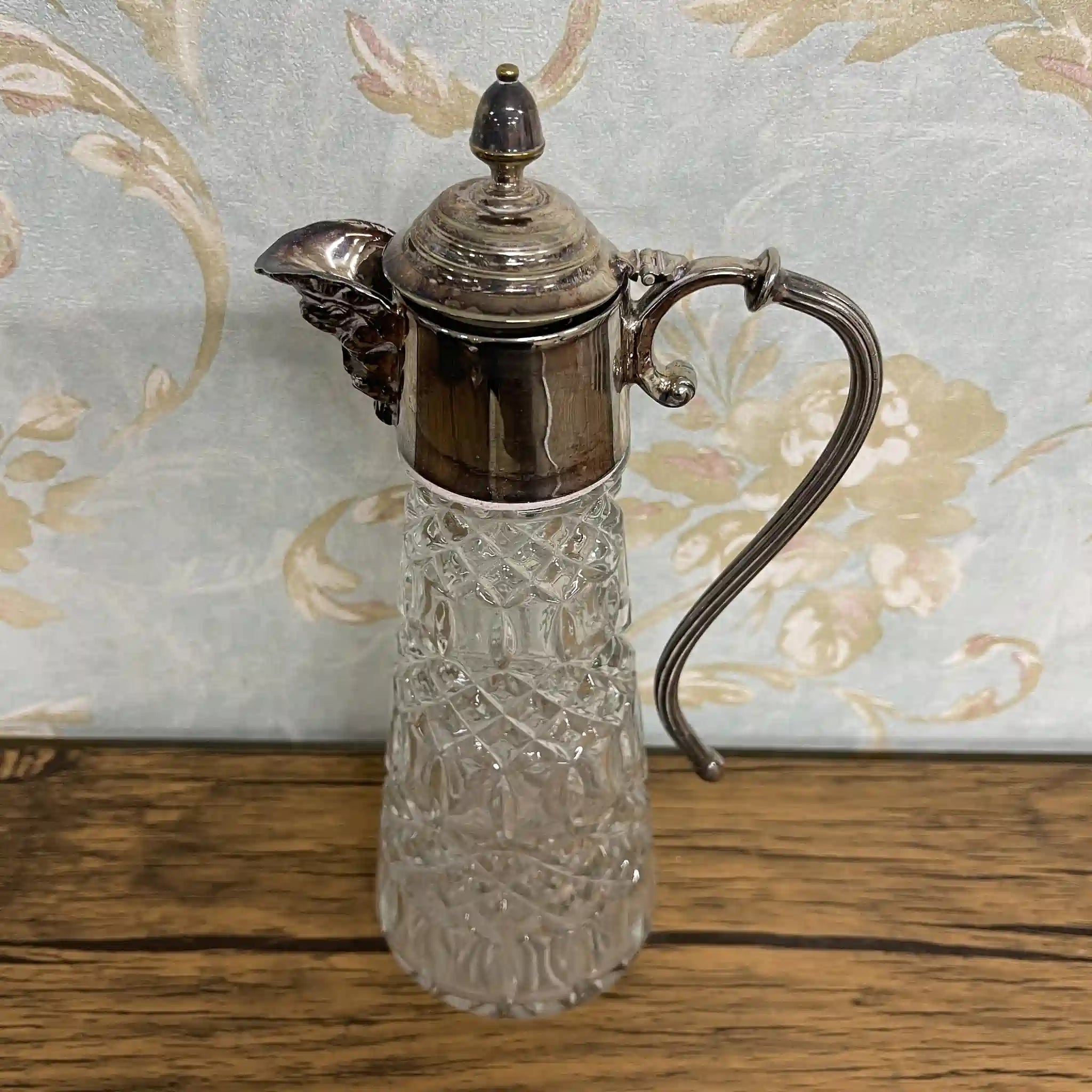 【アンティーク】 クラレットジャグ (デキャンタ) / 19世紀末-20世紀初頭 (推定) / ガラス / イギリス / バッカスモチーフ