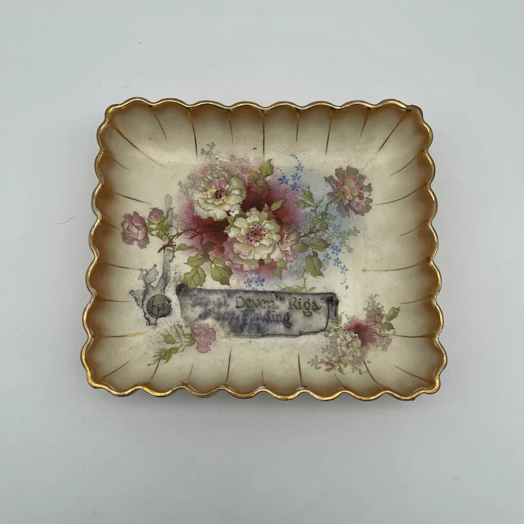 【アンティーク】 スクエアプレート (角皿) / Crown Devon (クラウンデボン) / Riga / 1890-1910年代 / 陶器 / イギリス / 銅板転写, 手彩色 金彩