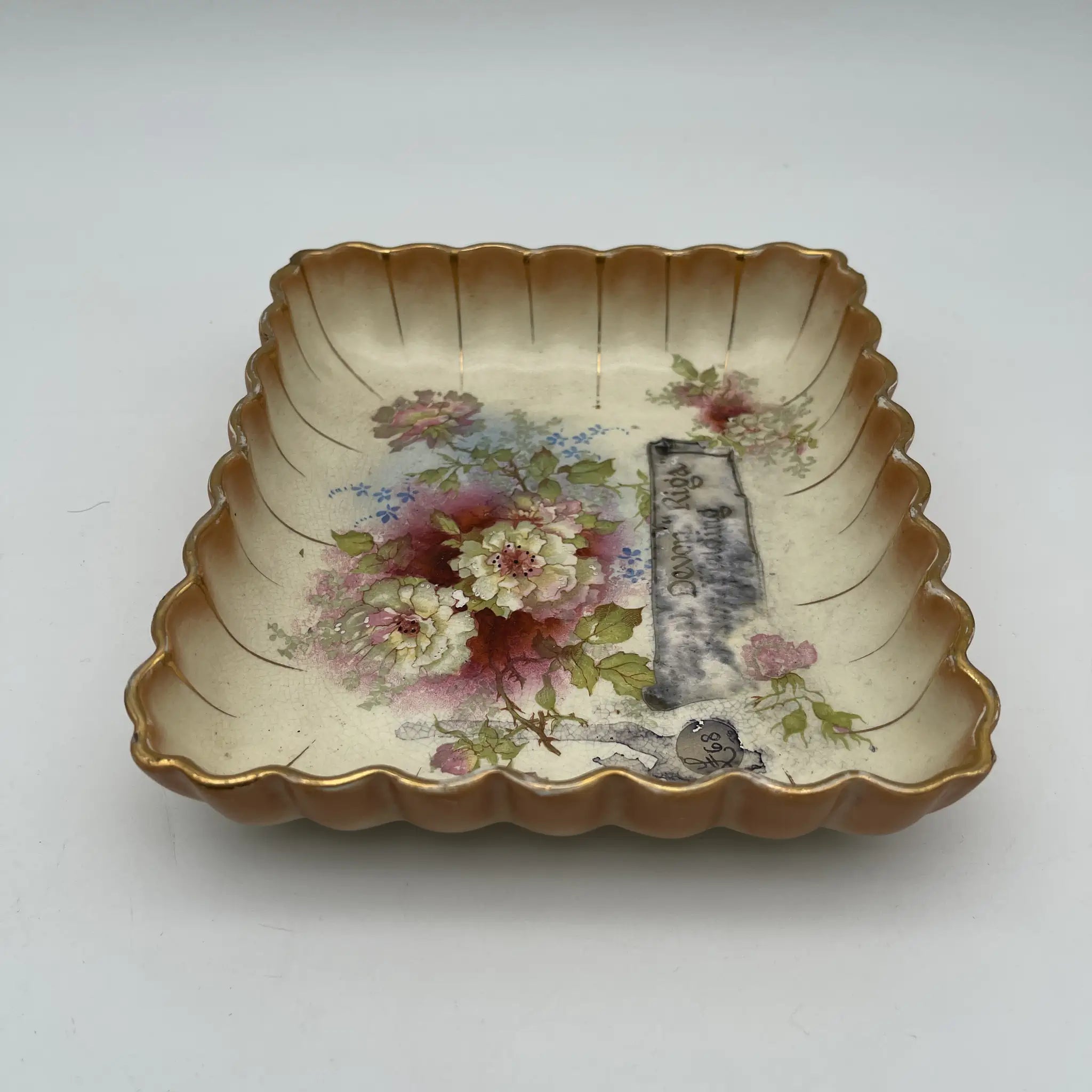 【アンティーク】 スクエアプレート (角皿) / Crown Devon (クラウンデボン) / Riga / 1890-1910年代 / 陶器 / イギリス / 銅板転写, 手彩色 金彩