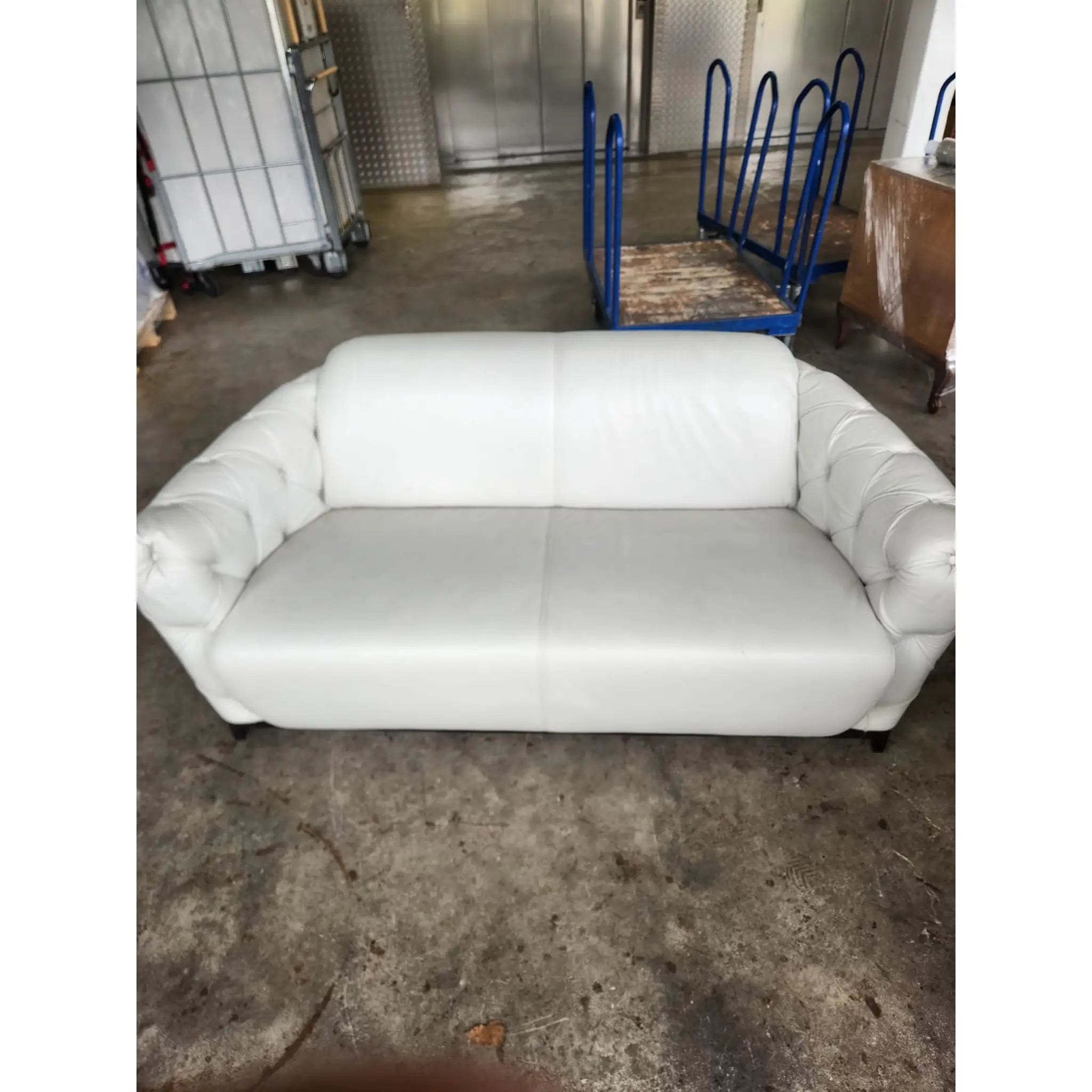 【リユース】 牛革製の2人用ソファと2脚の腕椅子 / 本革 / イタリア