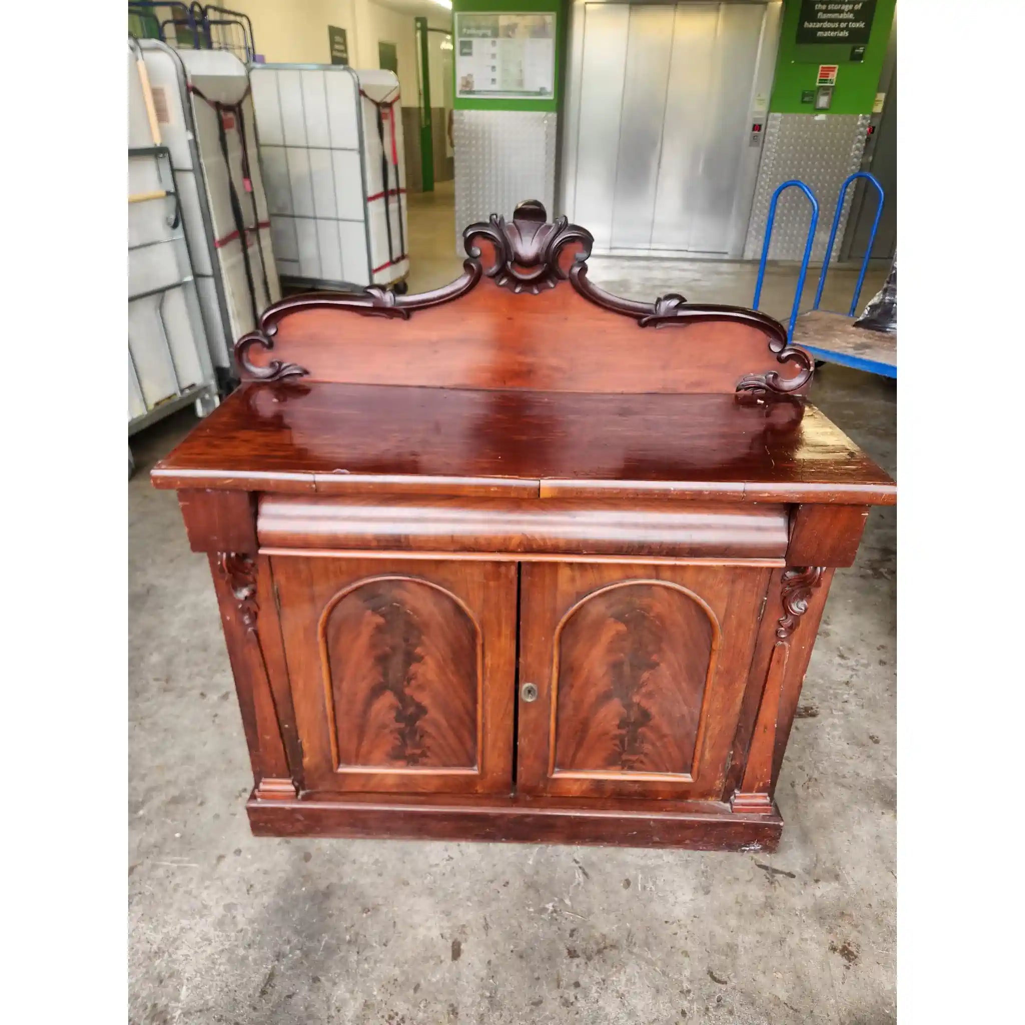 【アンティーク】 サイドキャビネット / ヴィクトリアンスタイル / 19世紀半ば頃 / イギリス