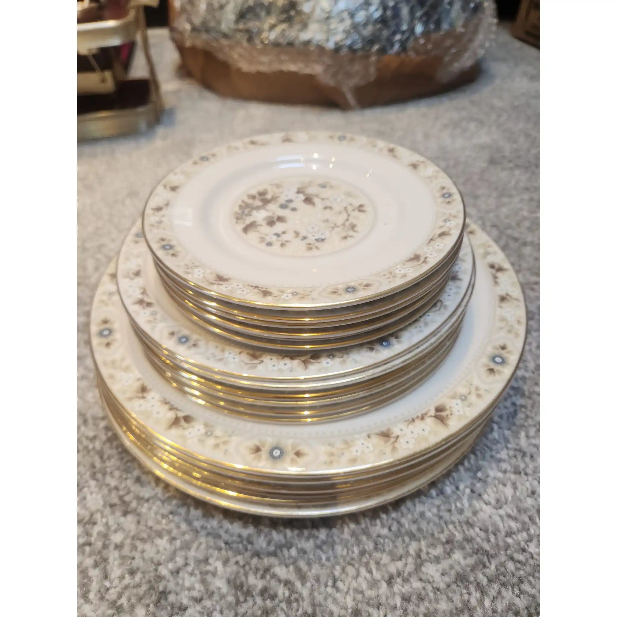 【】 食事用の皿