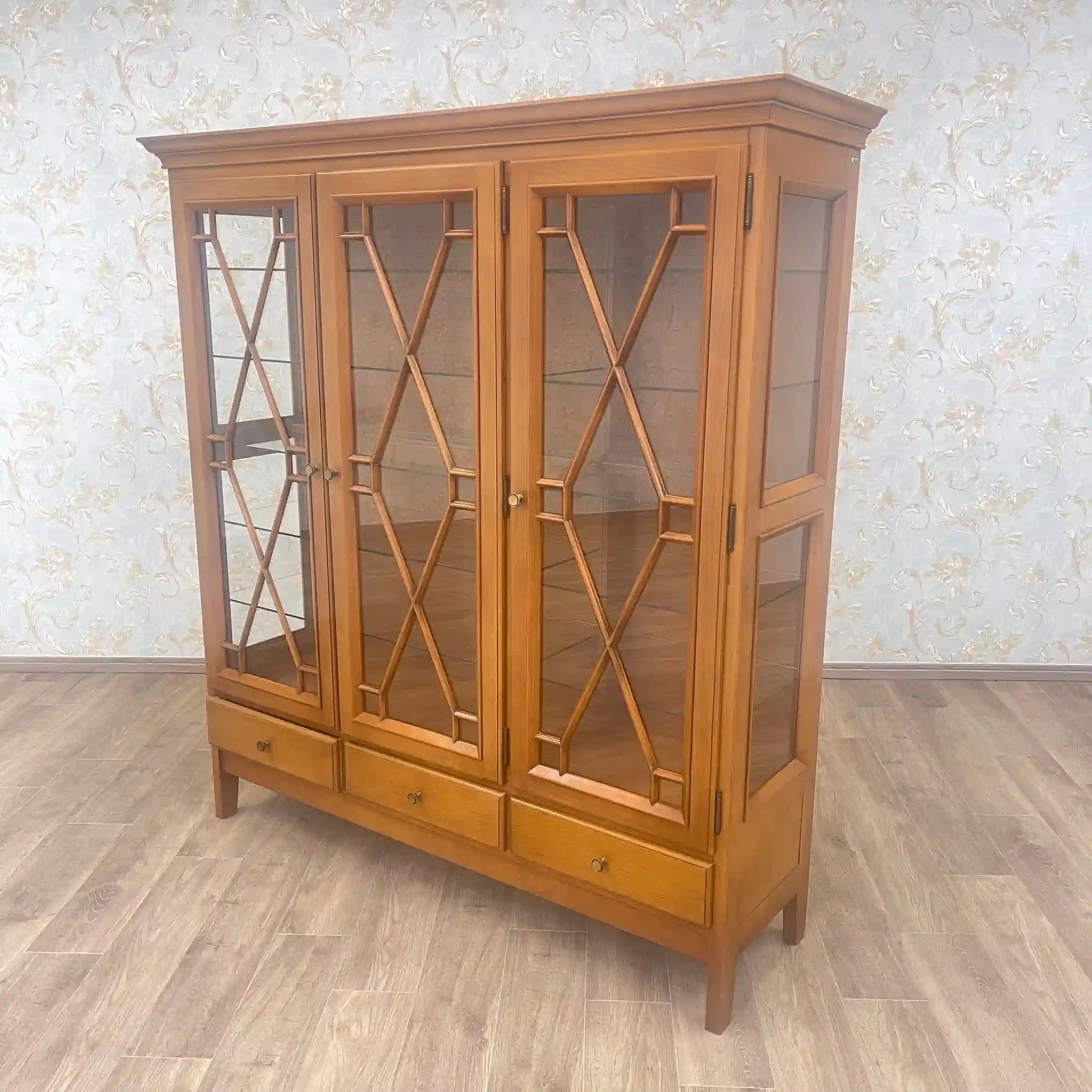 [Reuse] Decorative shelves, Karimoku lighting?