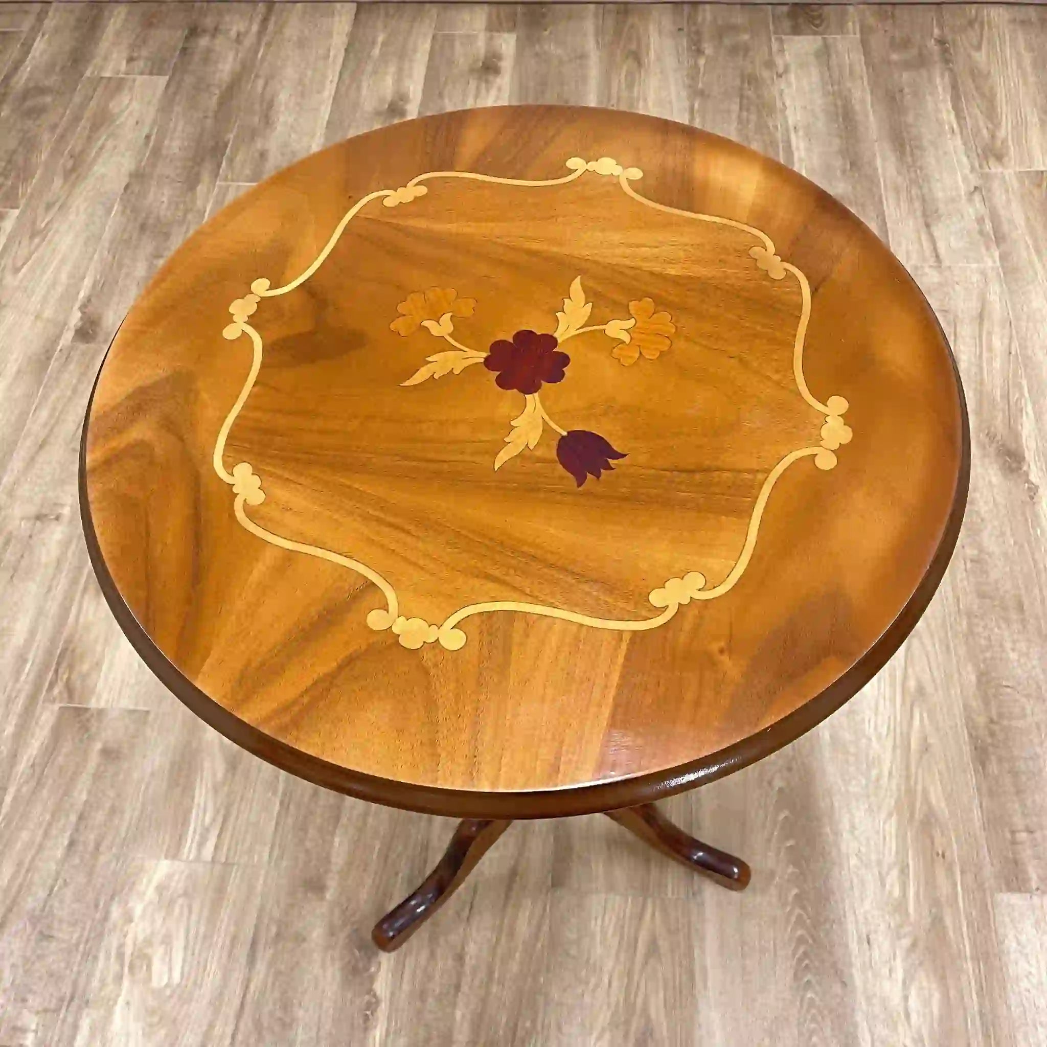 [Antique] Tea table with floral pattern