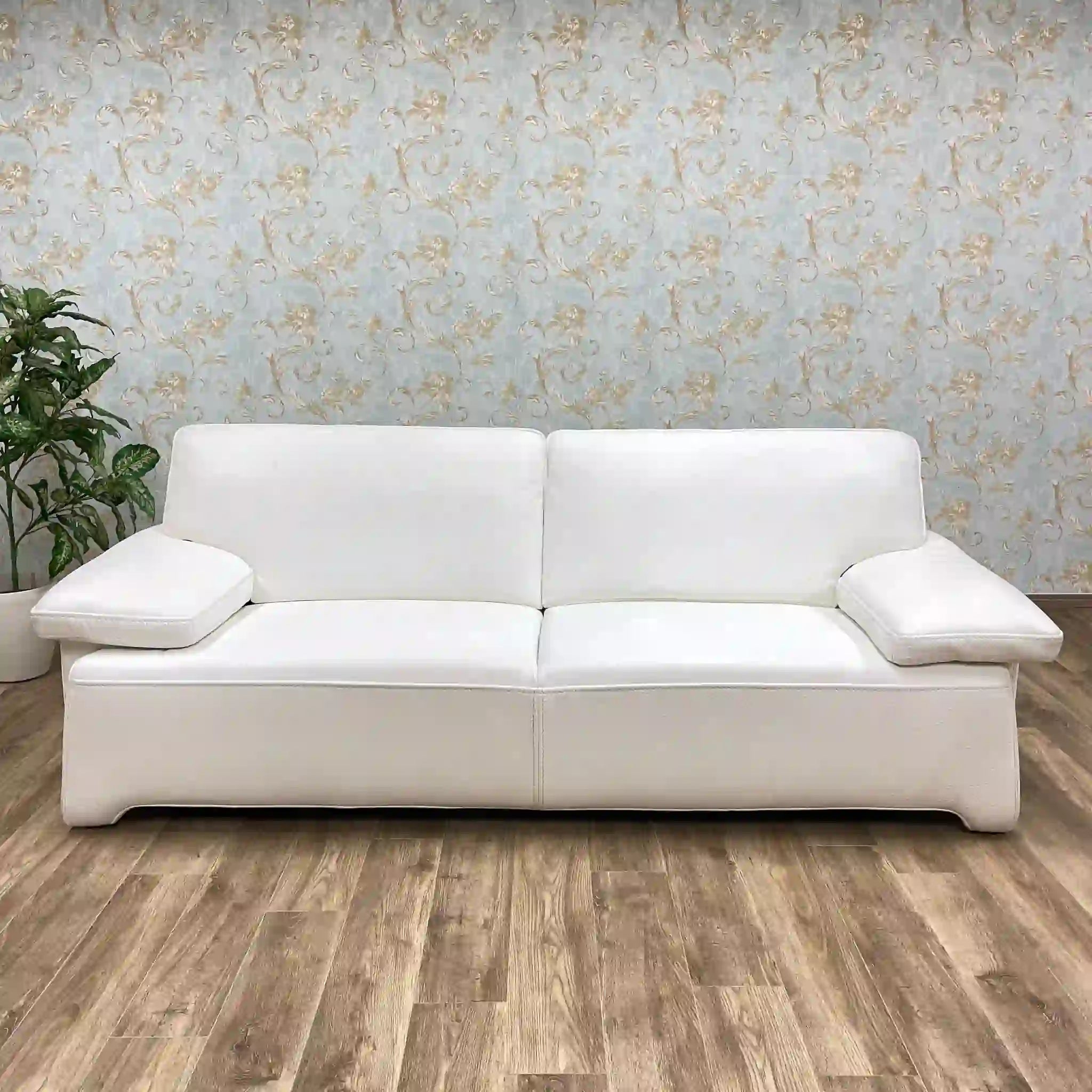 [Reused] Three-seater white sofa, Tokyo Interior
