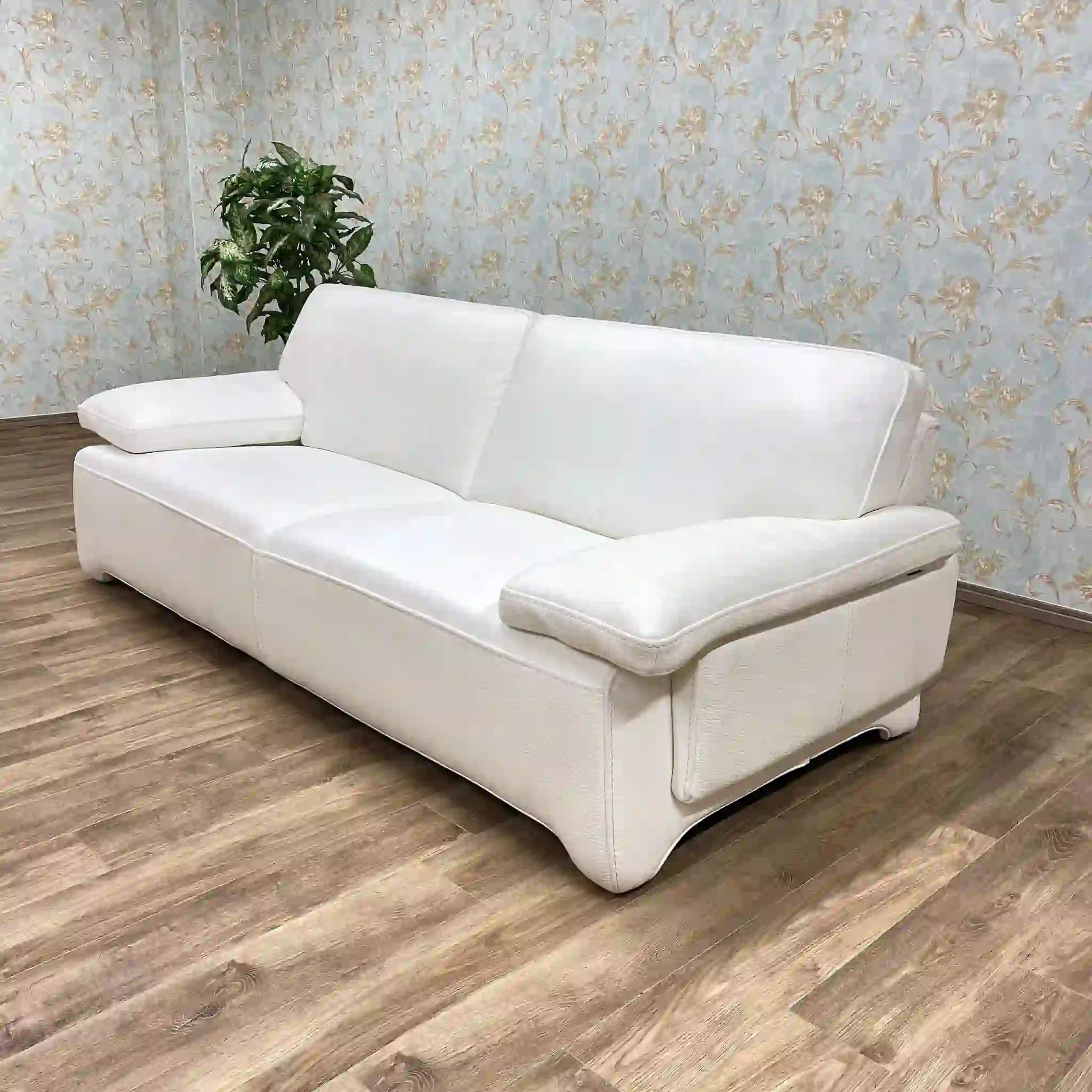 [Reused] Three-seater white sofa, Tokyo Interior