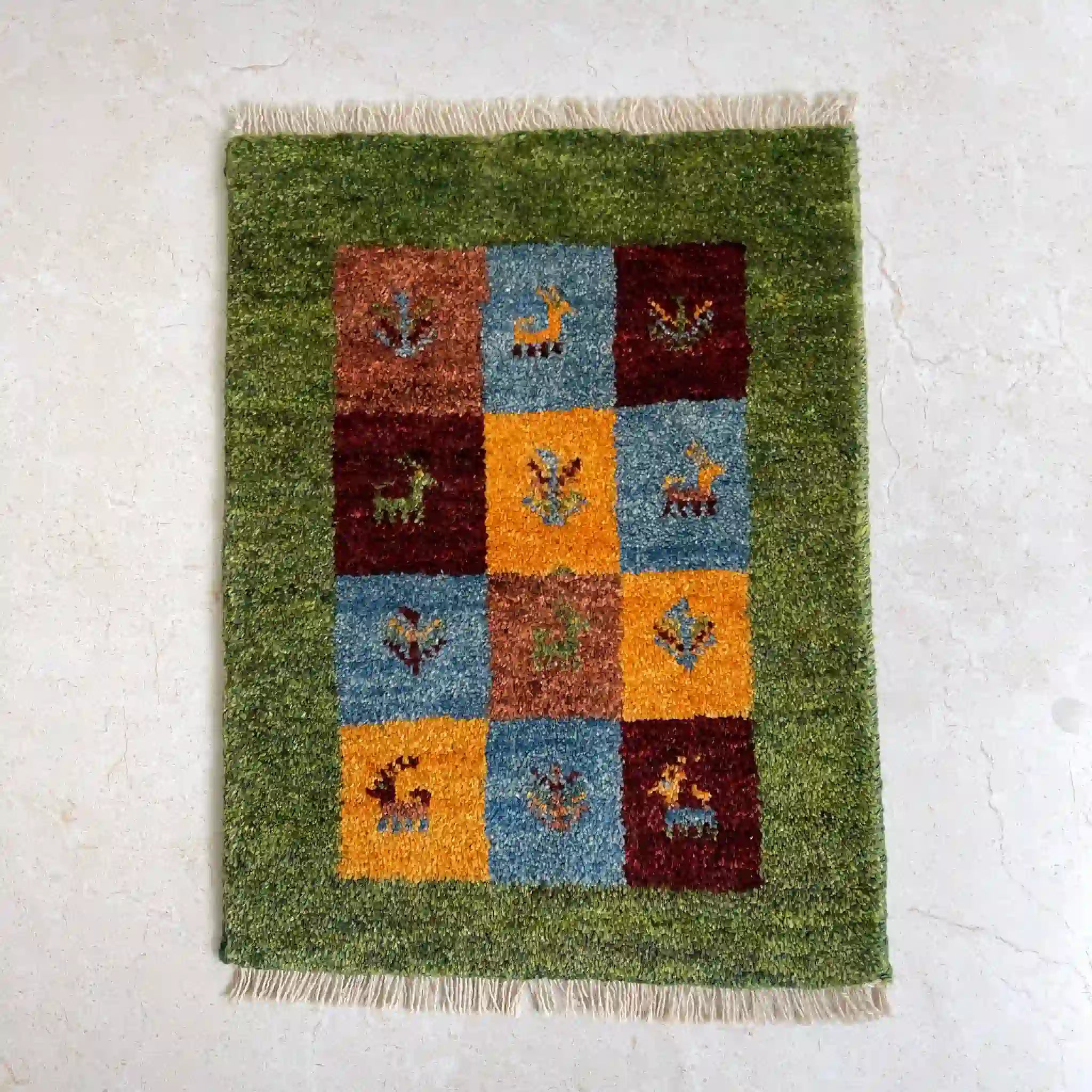 【絨毯/ラグ/ペルシャ絨毯】 ギャッベ 580×440  シラーズ産 手織り  草木染め カラフル動物 /  草木染め