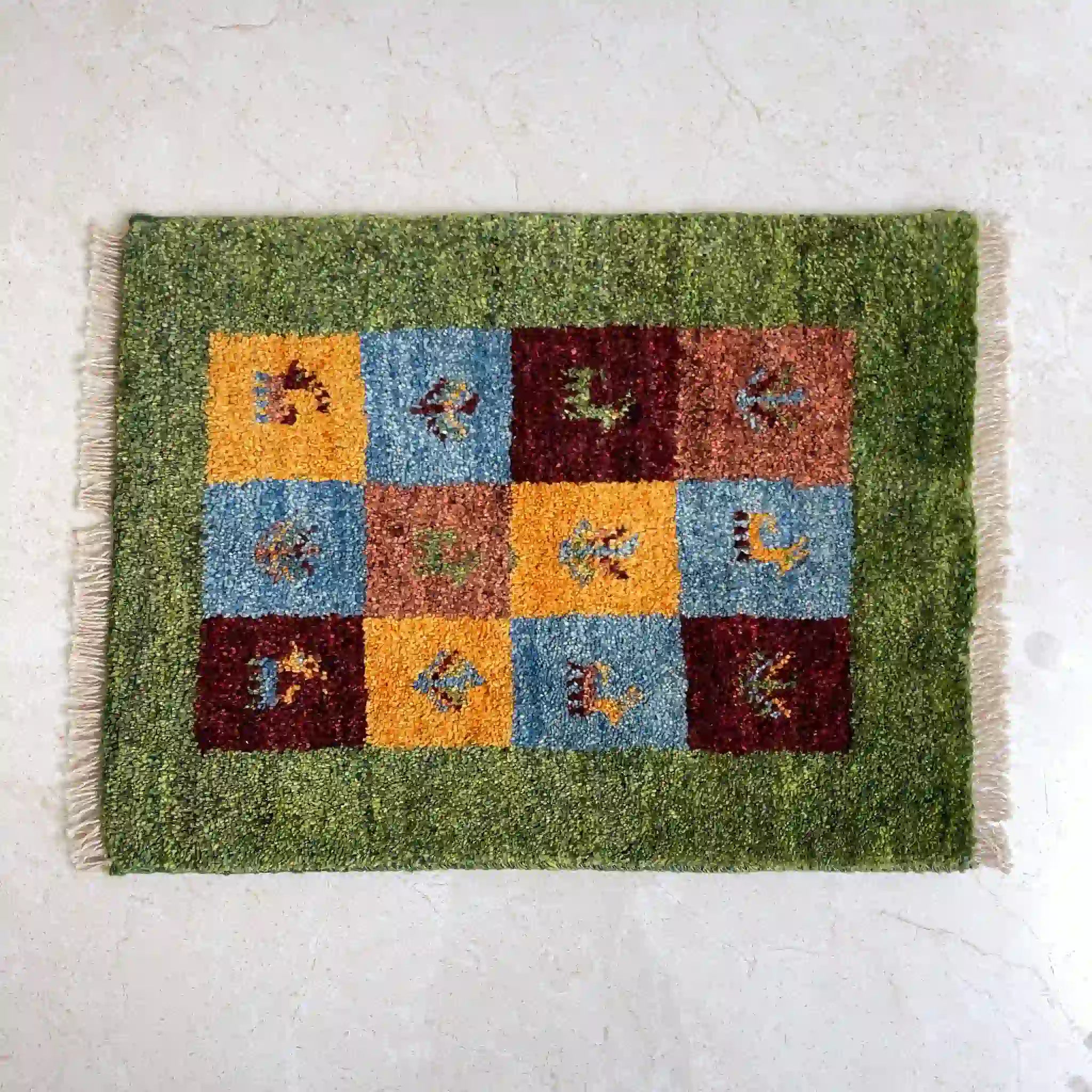 【絨毯/ラグ/ペルシャ絨毯】 ギャッベ 580×440  シラーズ産 手織り  草木染め カラフル動物 /  草木染め