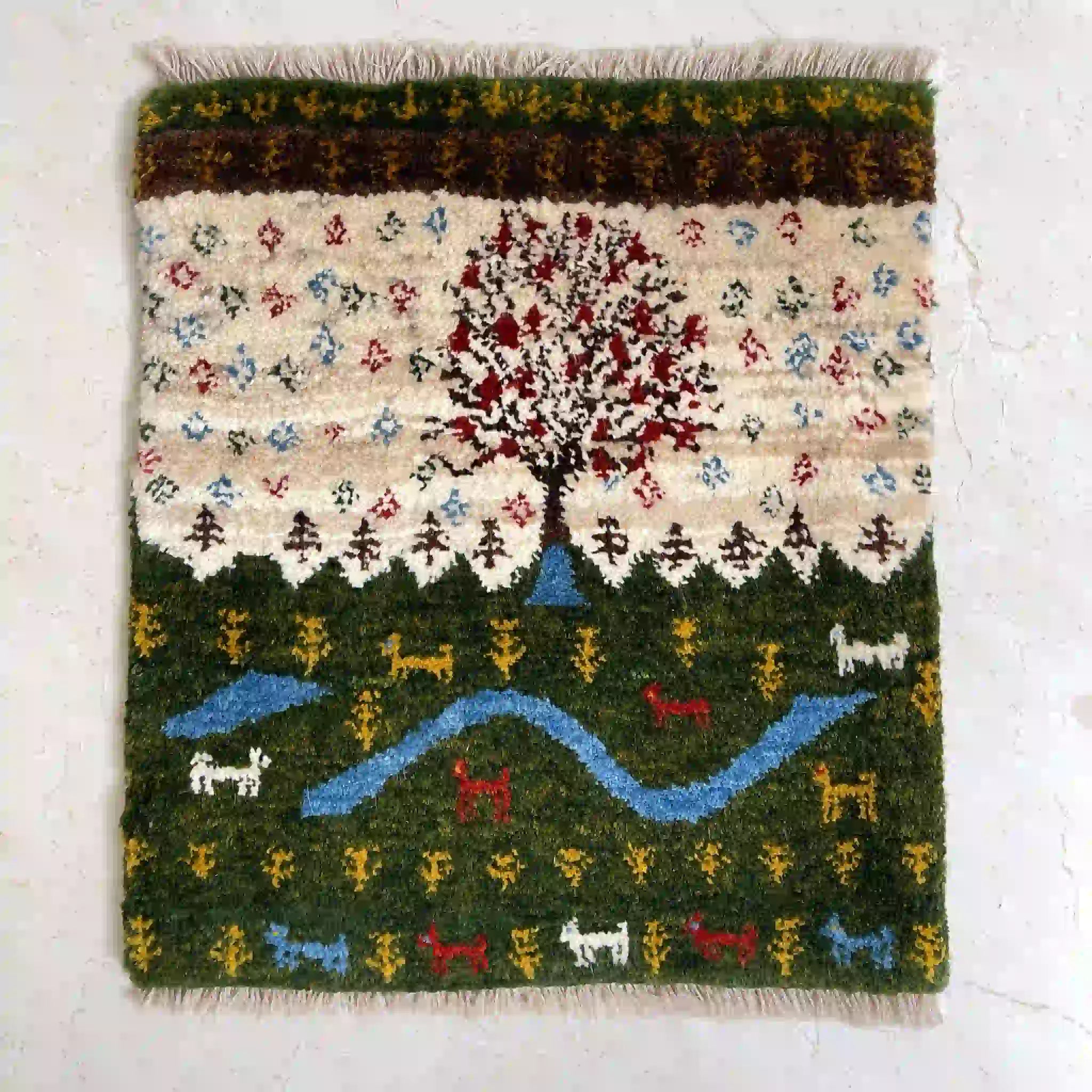 【絨毯/ラグ/ペルシャ絨毯】 ギャッベ 52×47　シラーズ産 /  ウール イラン カシュクール / 手織り / 草木染め