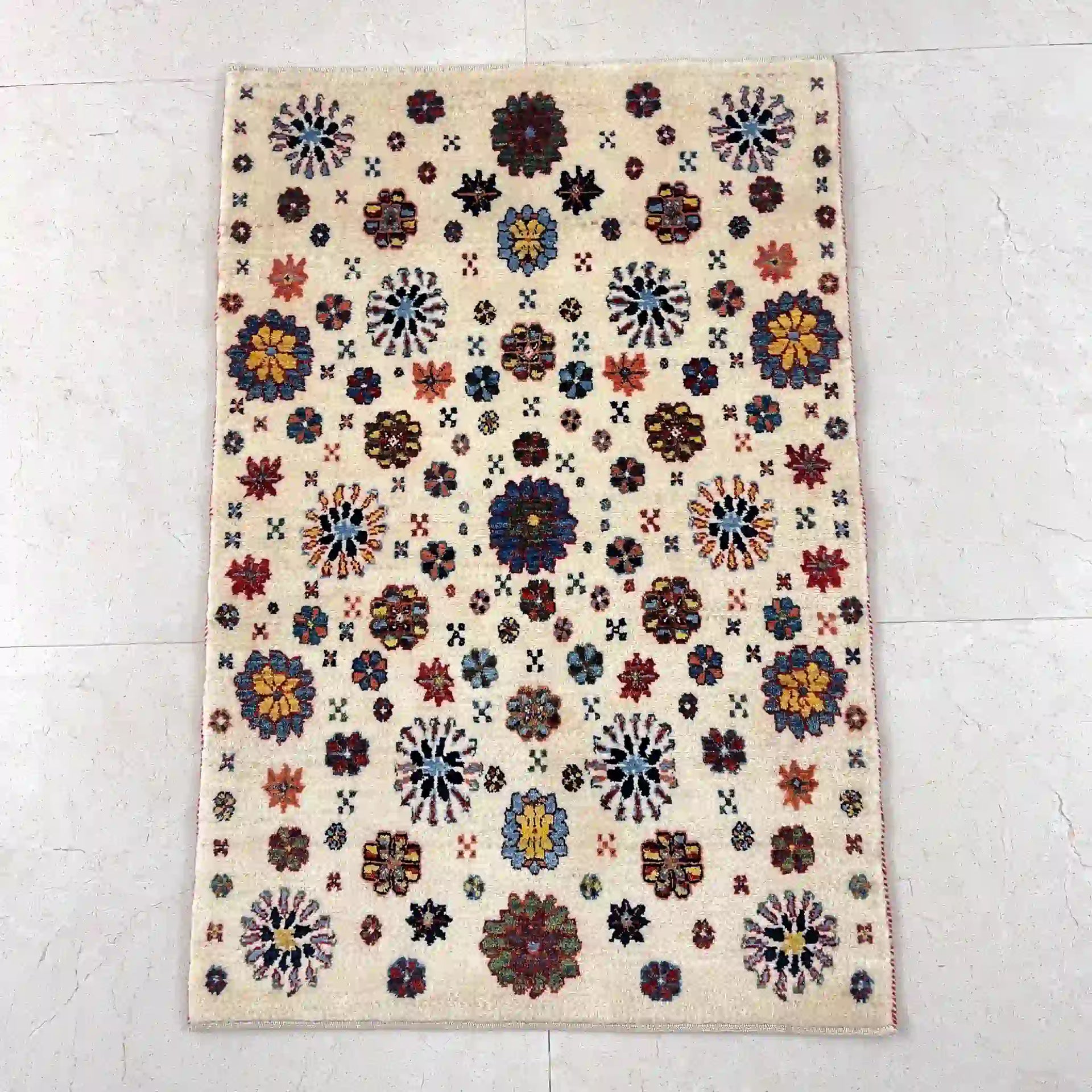 ギャッベ 129cm×85cm / ウール / イラン / 手織り / 草木染め / [絨毯