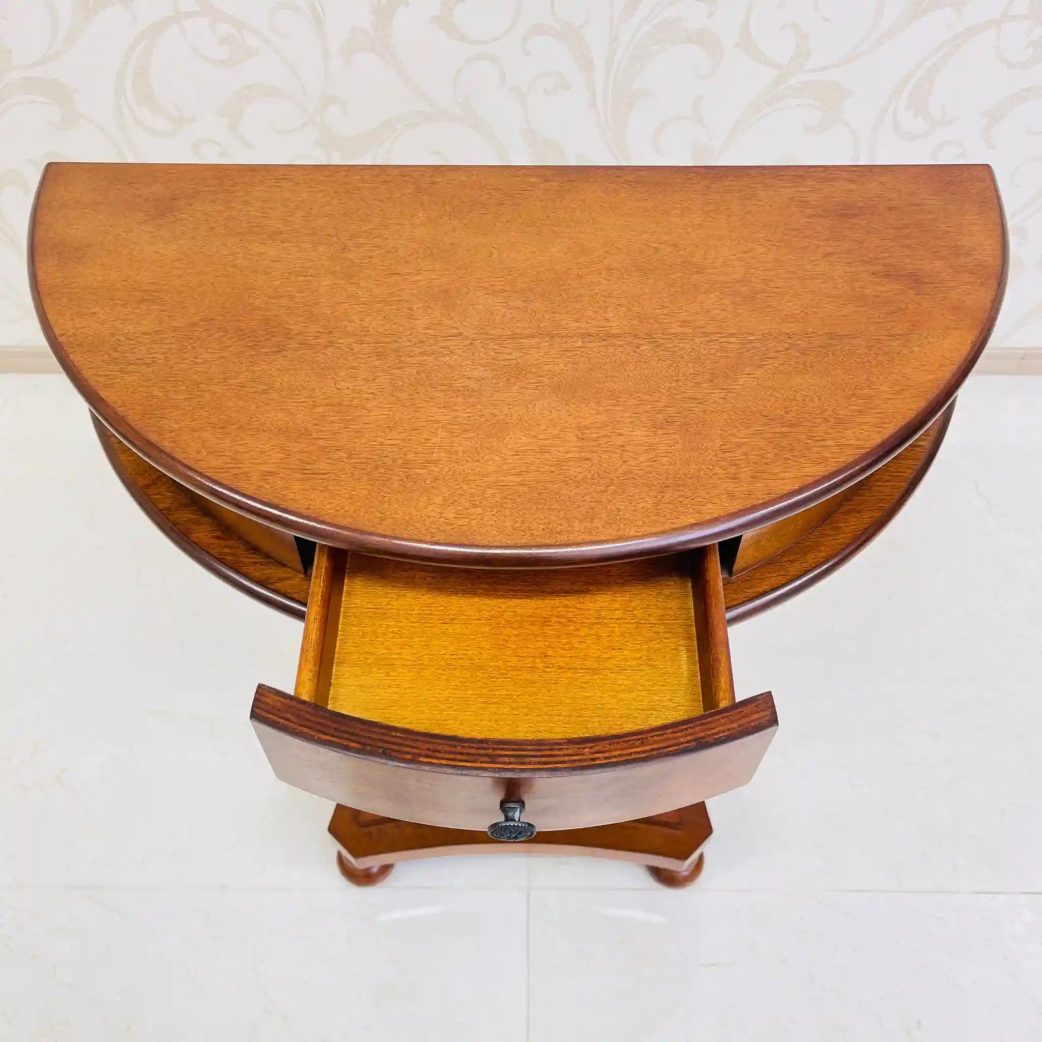 【复古】控制台/新古典主义/ 20世纪后期（估计）/沙滩材料/欧洲/竖琴（里拉）图案