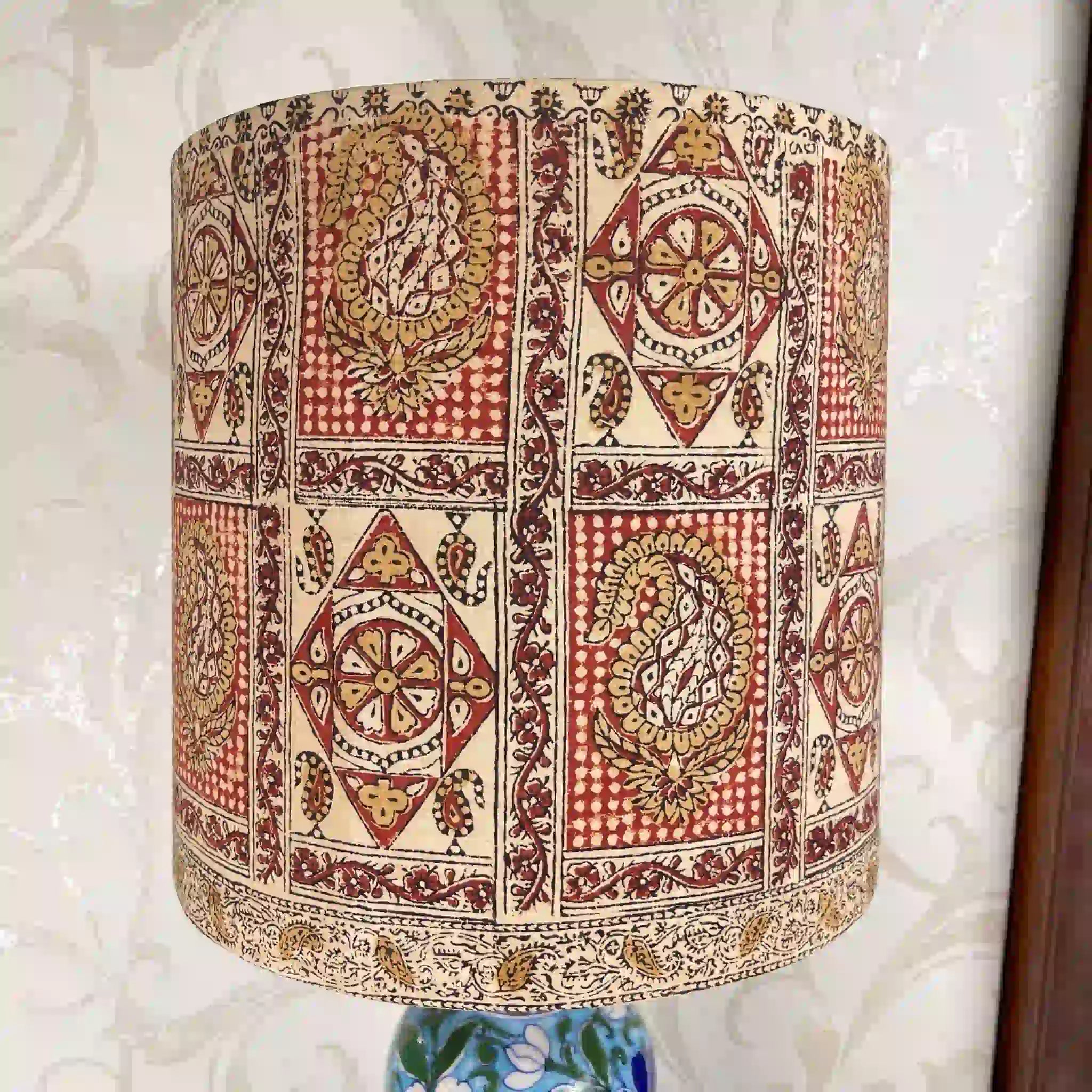 [Reused] Ceramic table lamp with chintz lampshade
