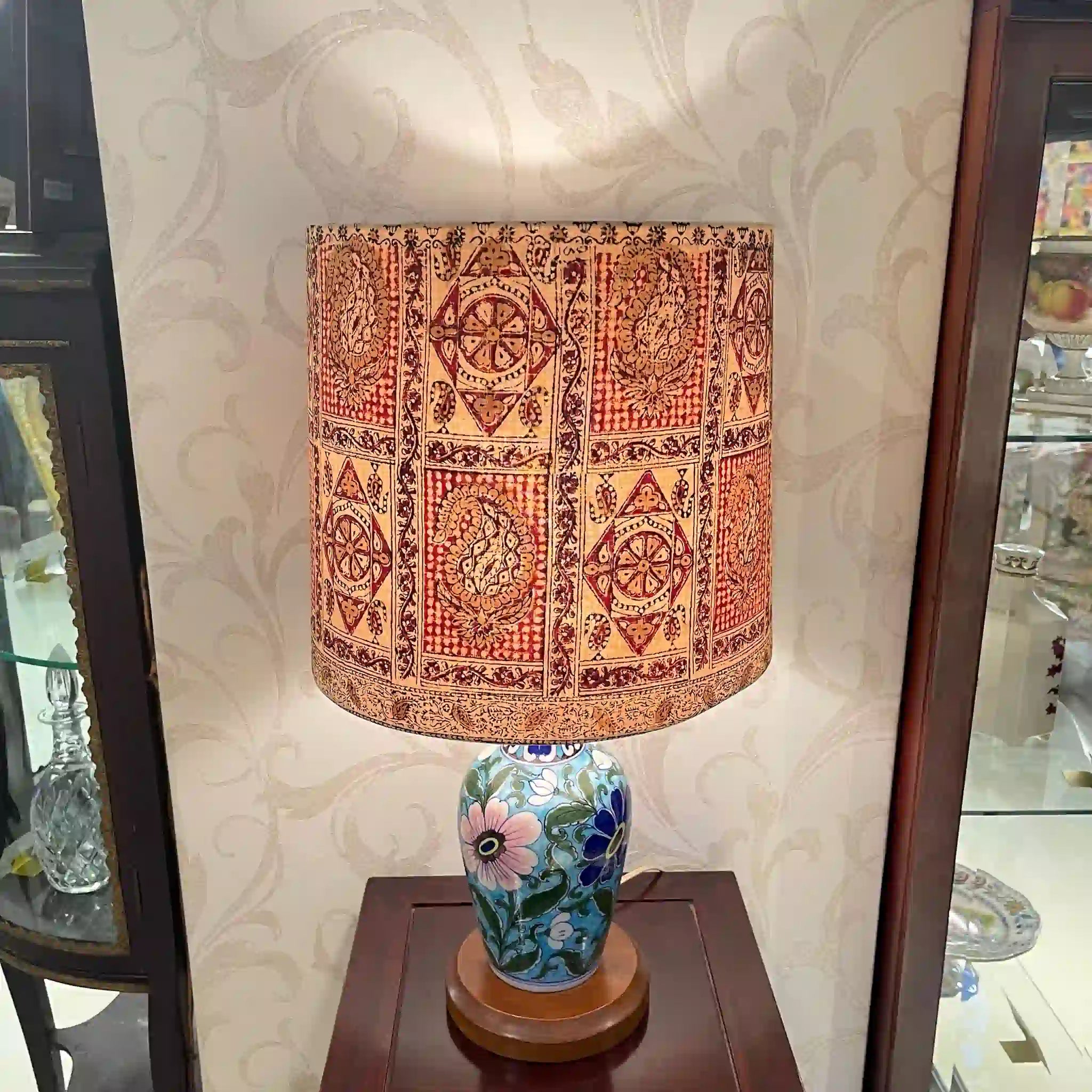 [Reused] Ceramic table lamp with chintz lampshade