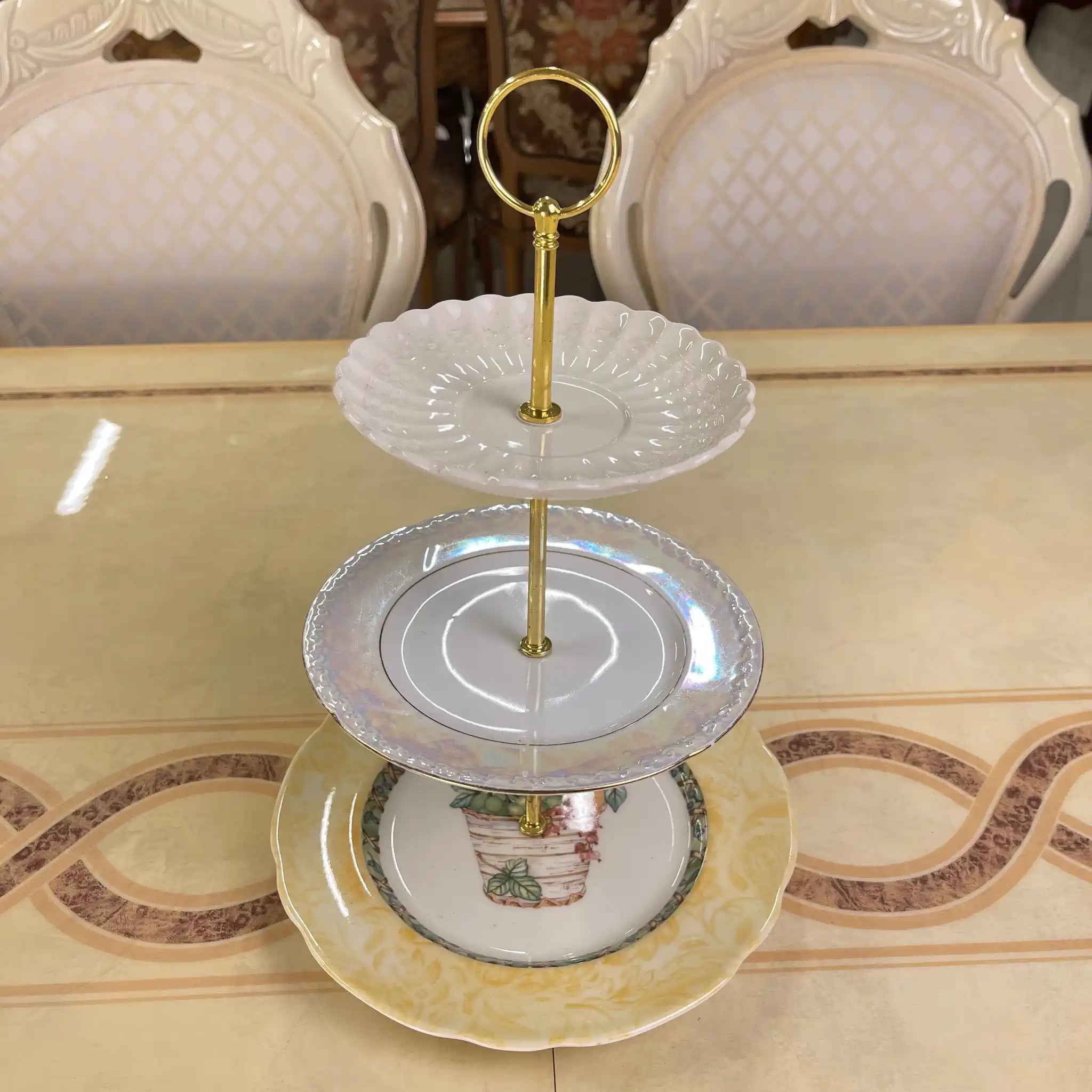 【アンティーク】 ケーキスタンド / スカラップエッジ / イギリス / イギリス直輸入