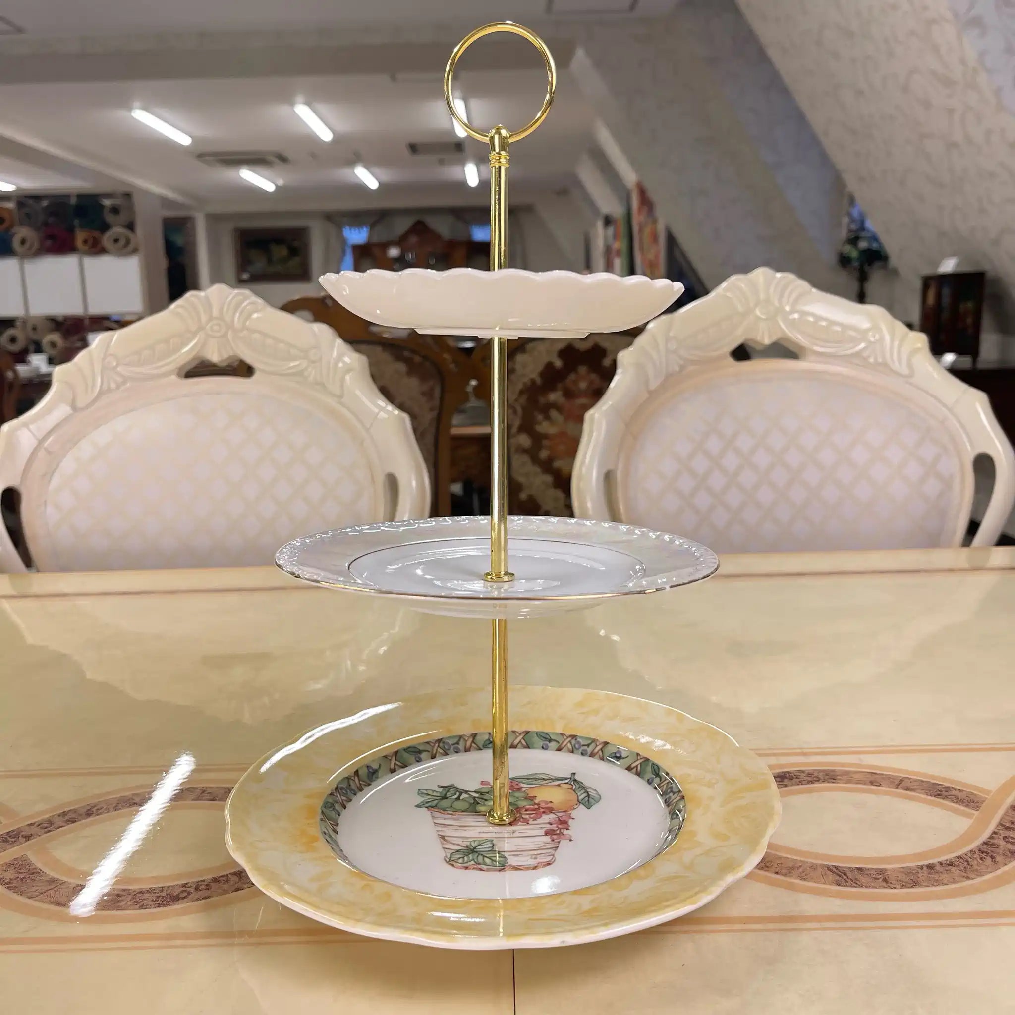 【アンティーク】 ケーキスタンド / スカラップエッジ / イギリス / イギリス直輸入