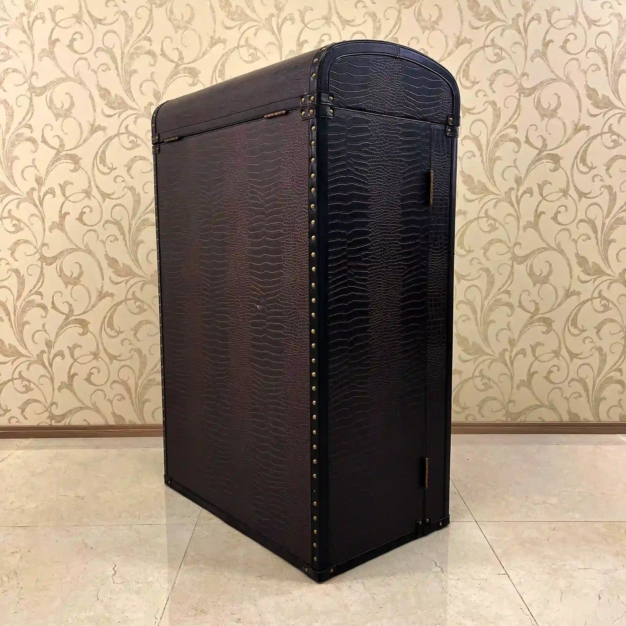 [Vintage] Wine cabinet / crocodile / synthetic skin / Japan / wine storage