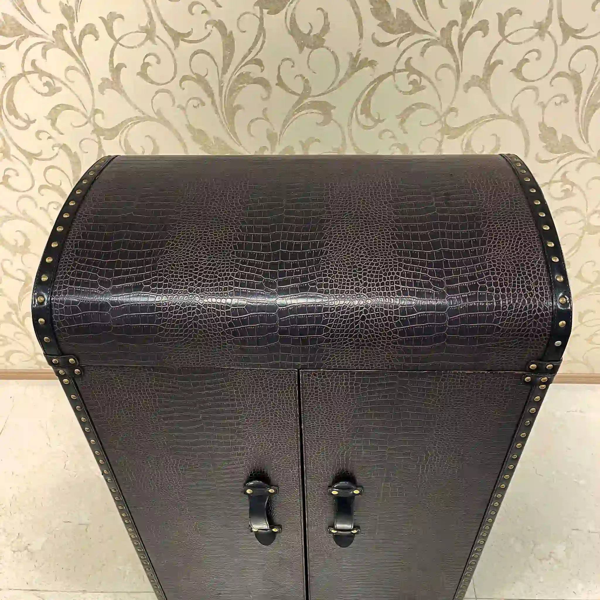 [Vintage] Wine cabinet / crocodile / synthetic skin / Japan / wine storage