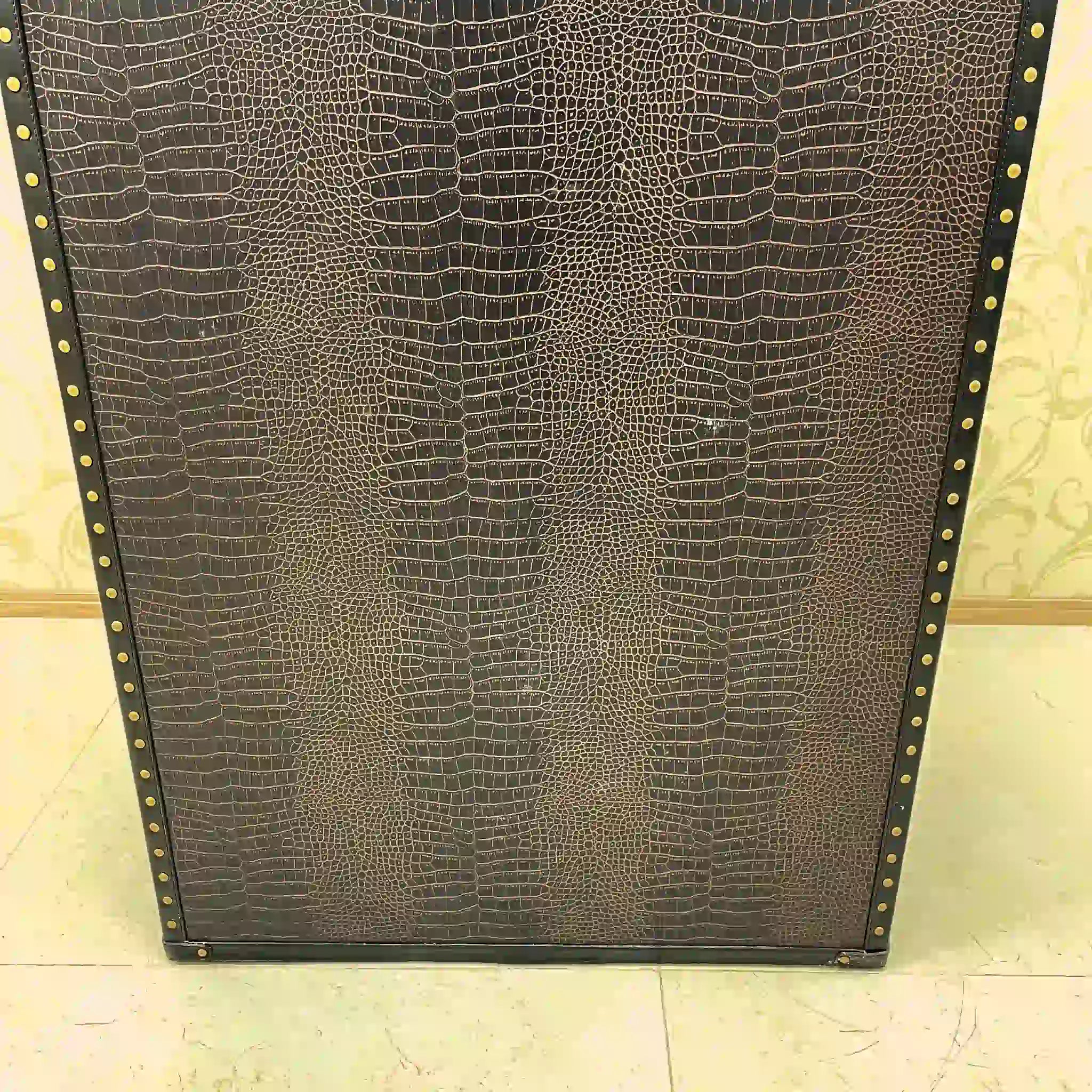 [Vintage] Wine cabinet / crocodile / synthetic skin / Japan / wine storage