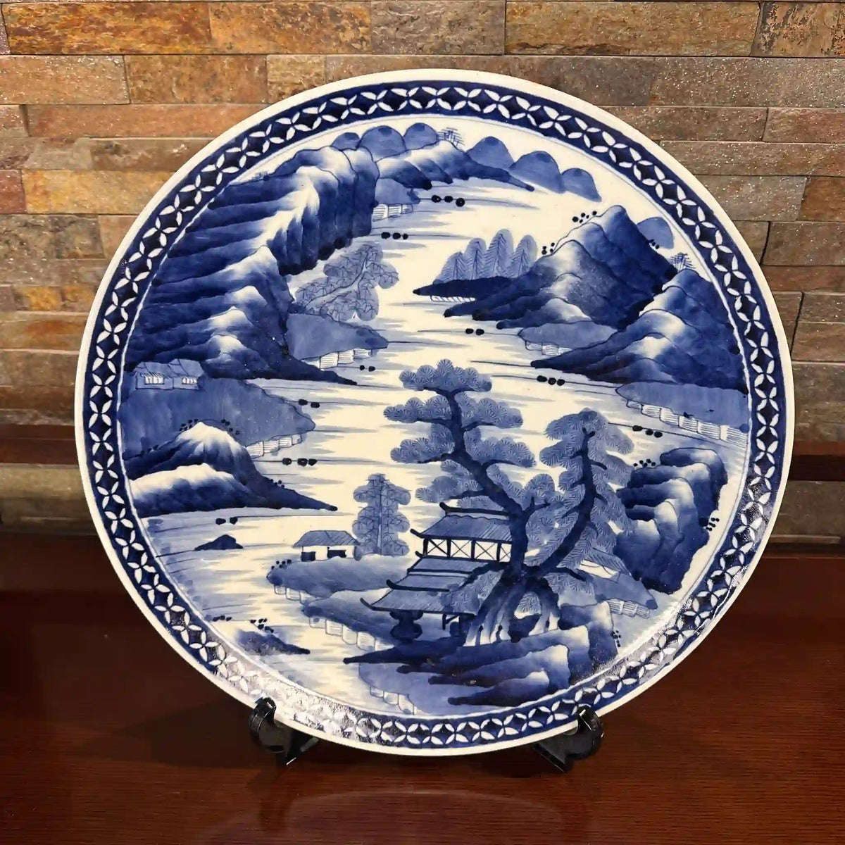 大皿(飾皿) / 染付 / 明治時代 / 山水人物図,幾何学帯文様,染付,呉須