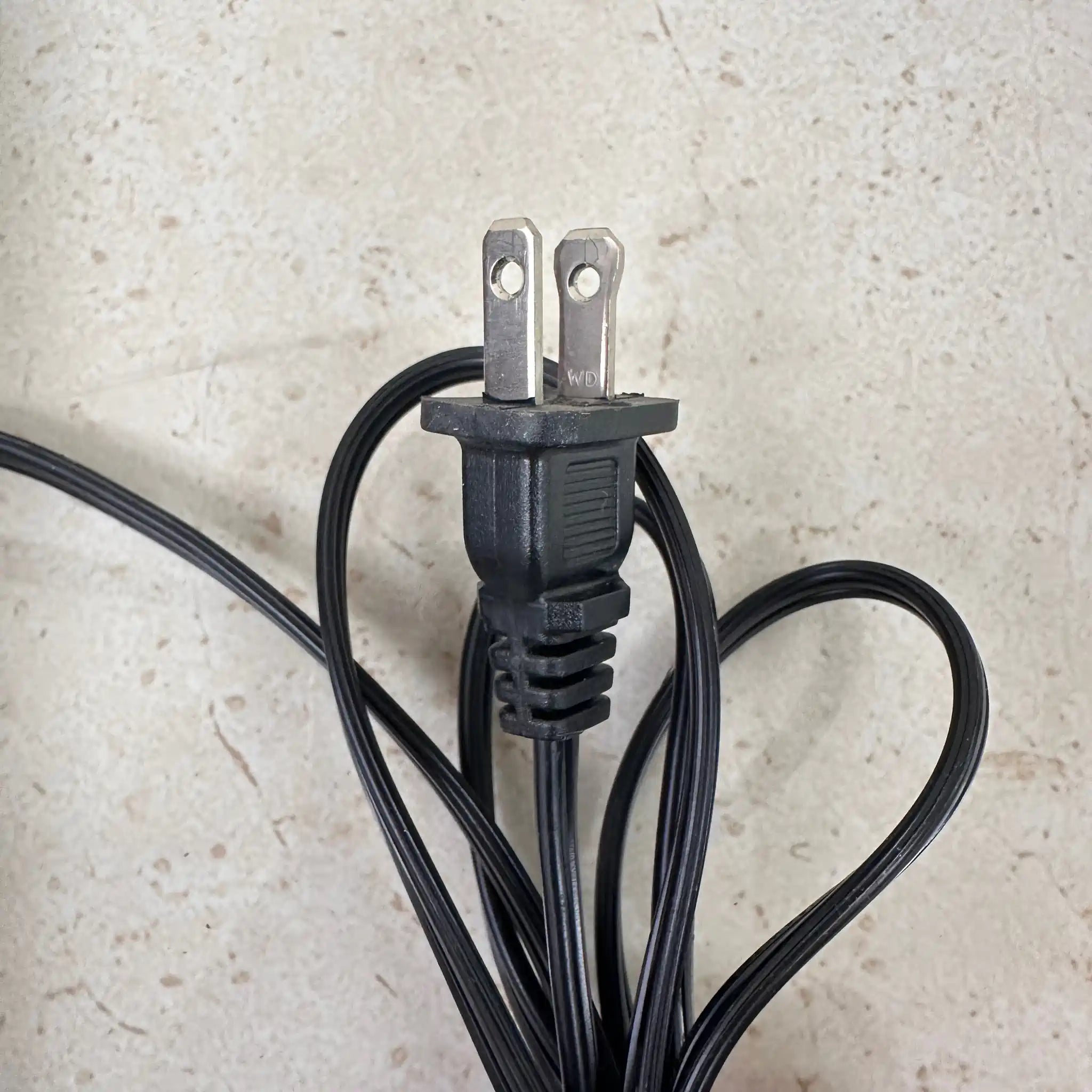 [Reused] Antique-style metal stand lamp 