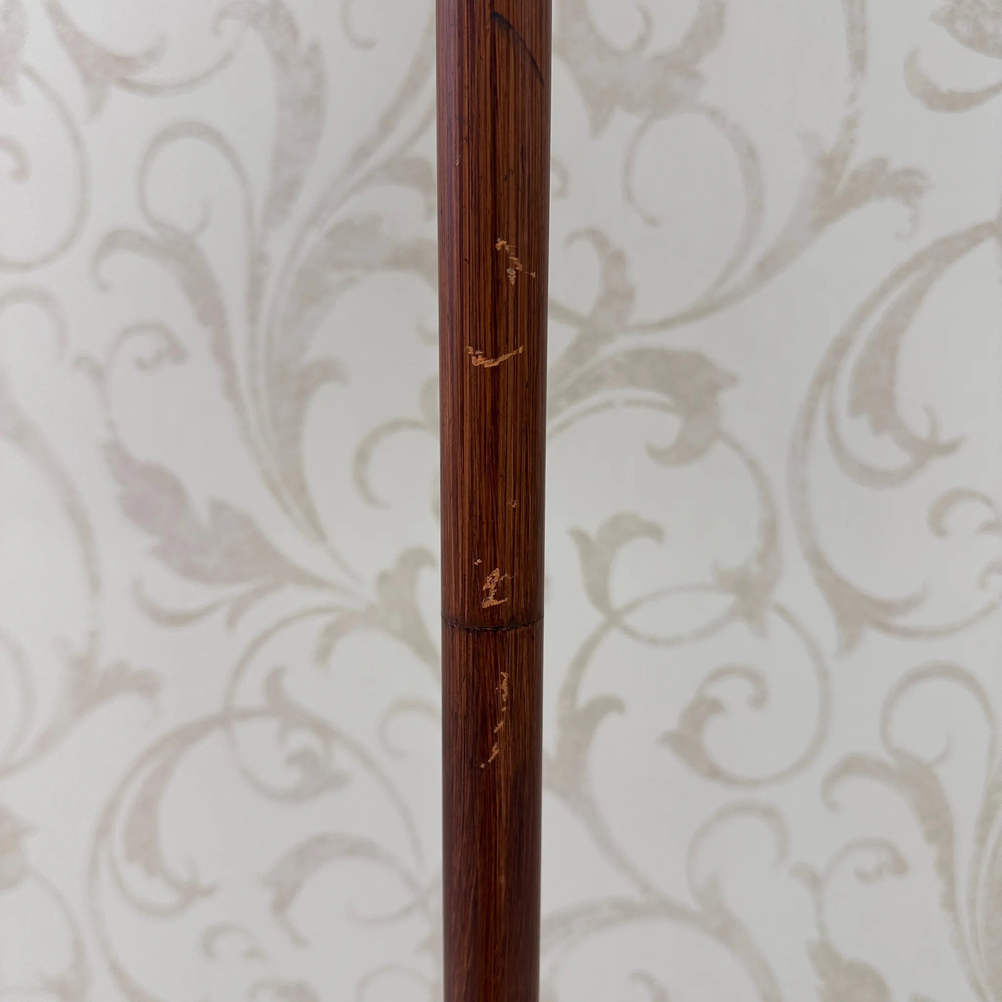 [Reused] Antique-style metal stand lamp 