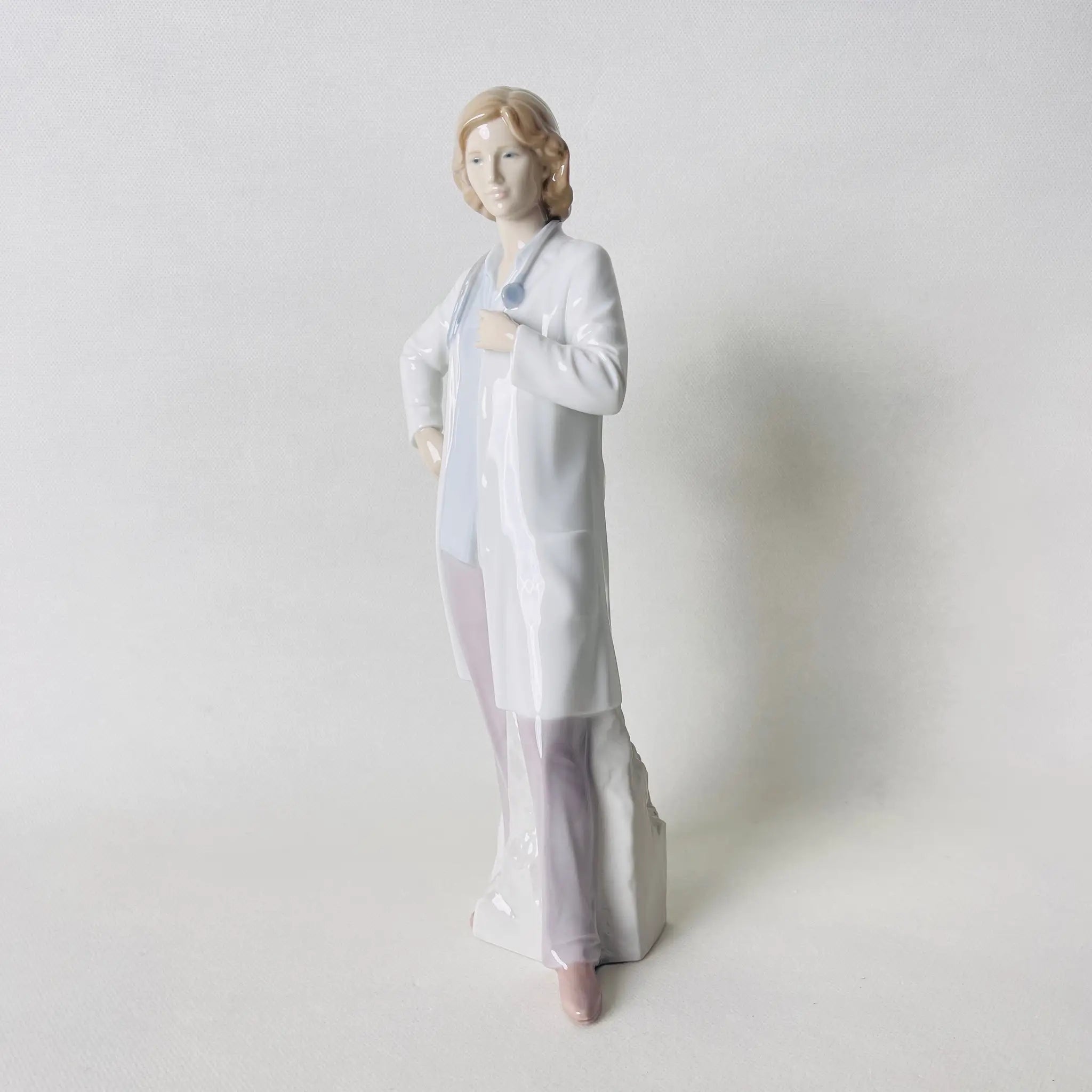 【リユース】 フィギュリン(陶器人形) / LLADRO /  「頼れるドクター」  / スペイン / 未使用