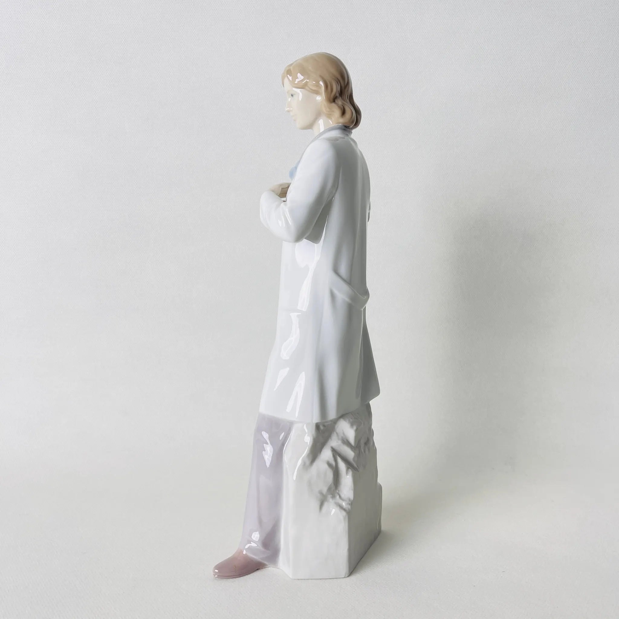 【リユース】 フィギュリン(陶器人形) / LLADRO /  「頼れるドクター」  / スペイン / 未使用