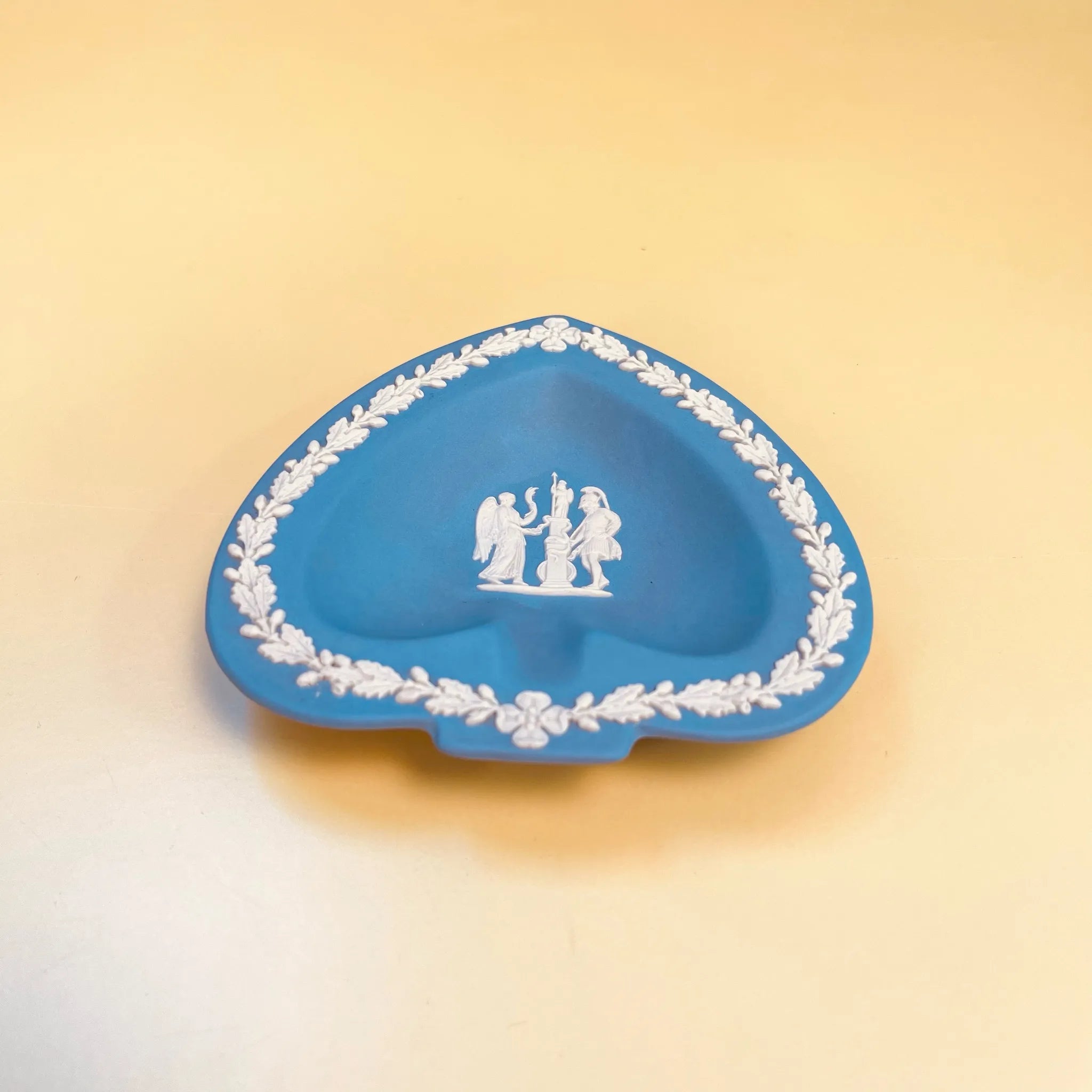 【アンティーク】プレート スペード型 WEDGEWOOD(ウェッジウッド) / ジャスパーウェア / 1775年代 ストーンウェア / イングランド
