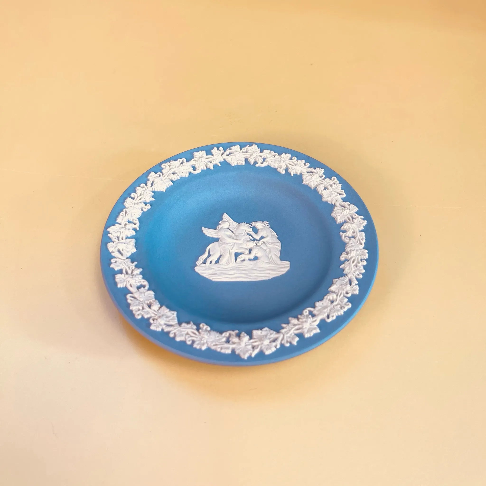 【アンティーク】 小プレート　WEDGEWOOD(ウェッジウッド) ジャスパーウェア　1775年代