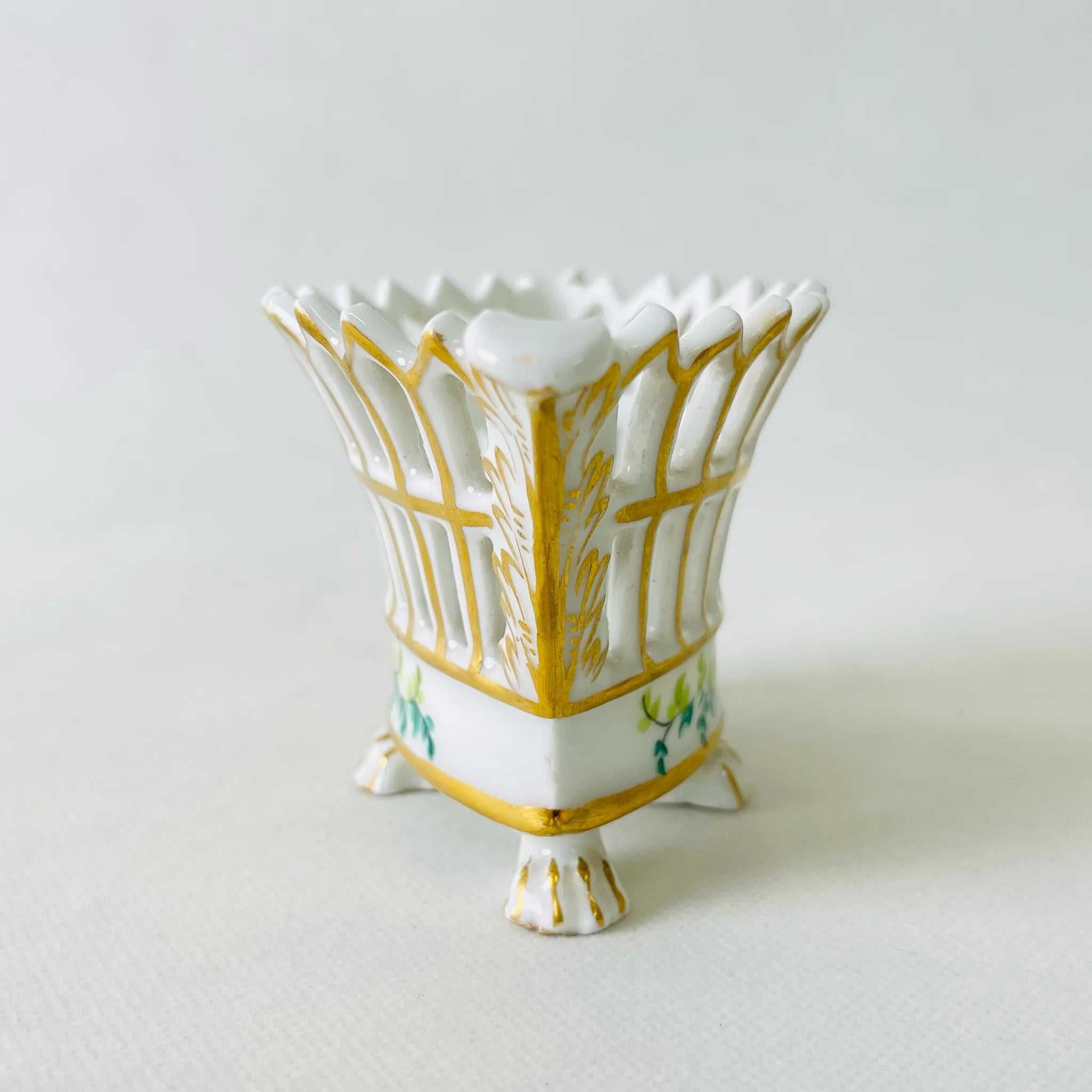 【アンティーク】 透かし彫りボウル / 19世紀 / 磁器 / フランス / 多色刷り 金彩エナメル