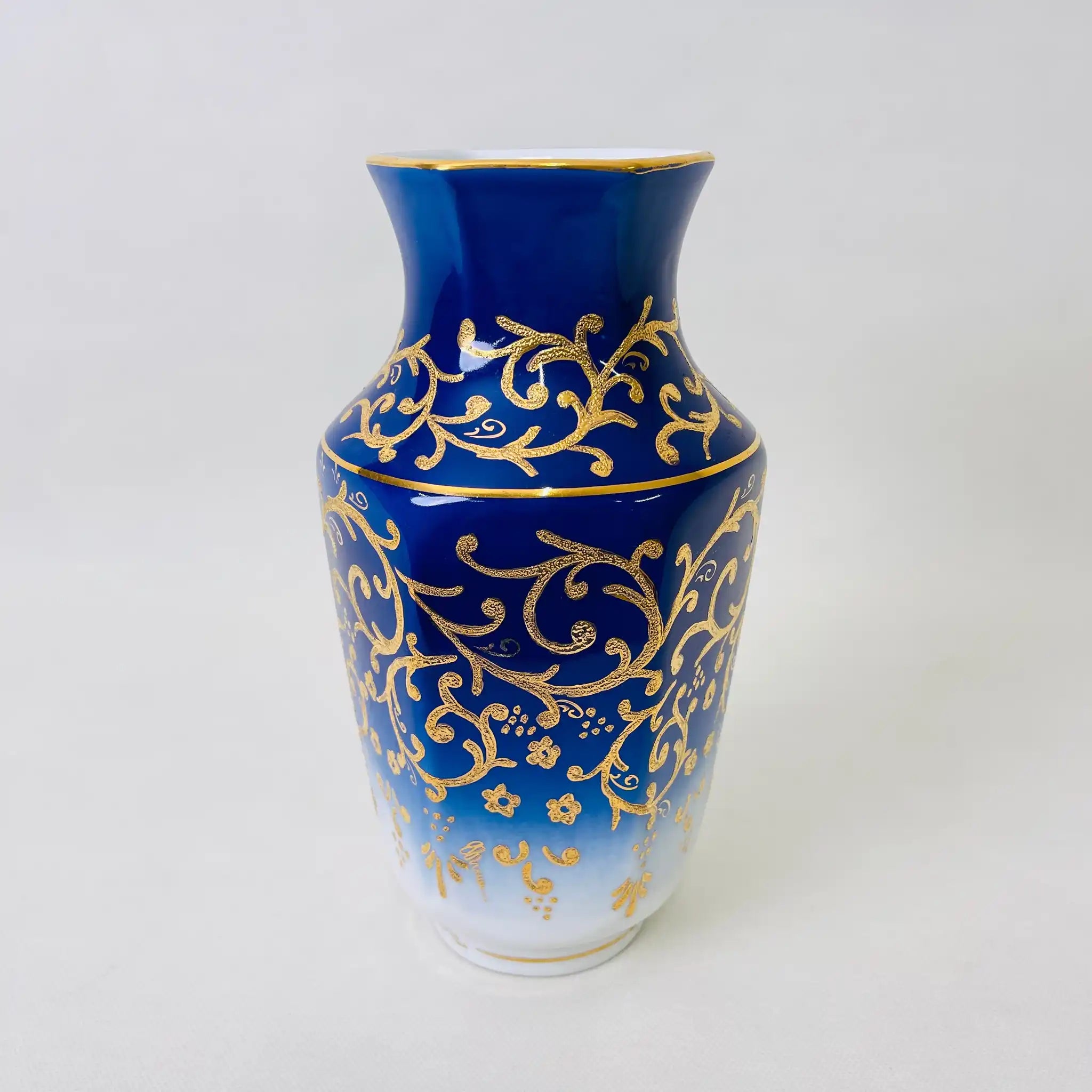 【リユース】 フラワーベース(花瓶) / KÜTAHYA PORSELEN(キュタフヤ・ポルセレン) / Seda（セダ）シリーズ / 2003年 / 陶磁器 / トルコ / ハンドメイド 唐草模様