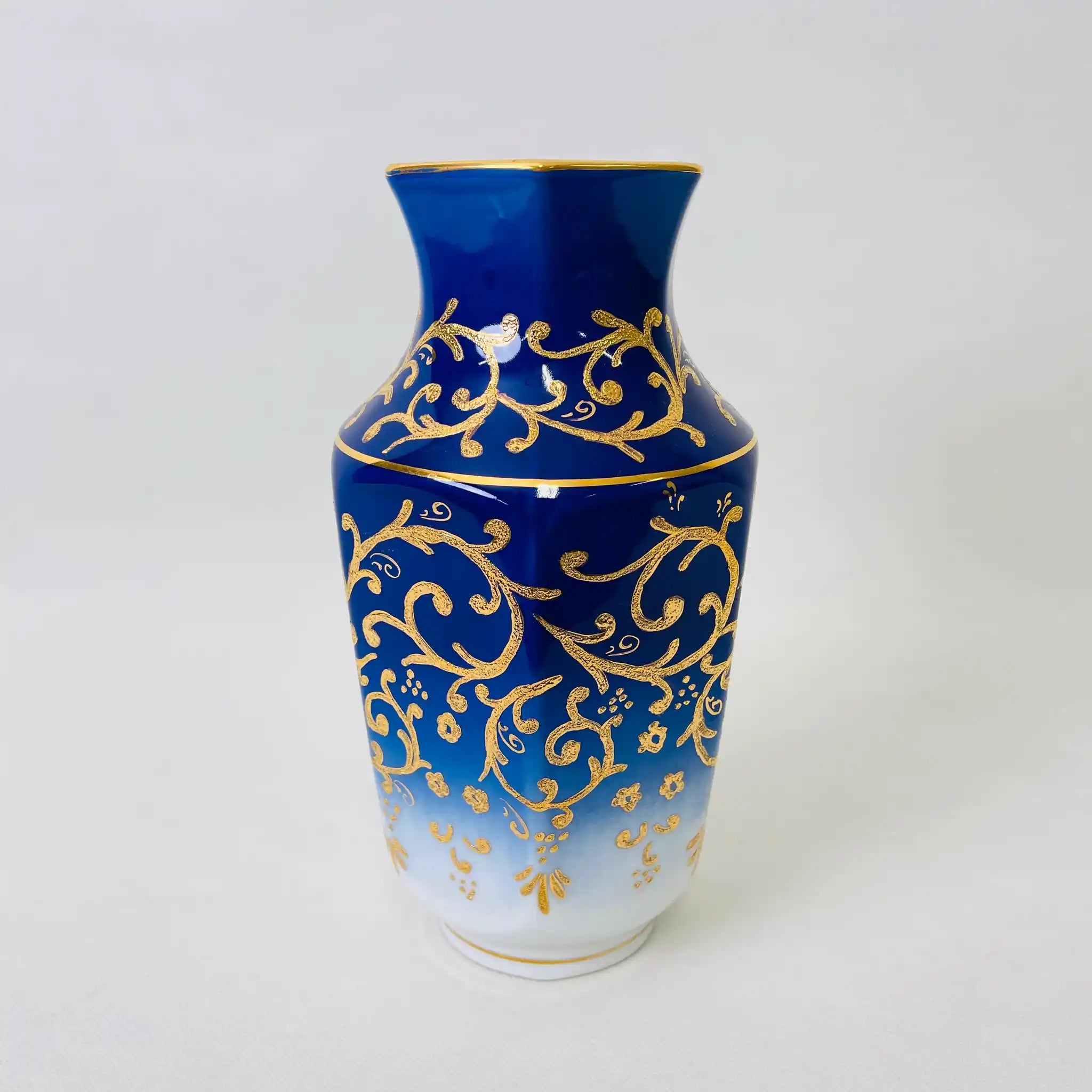 【リユース】 フラワーベース(花瓶) / KÜTAHYA PORSELEN(キュタフヤ・ポルセレン) / Seda（セダ）シリーズ / 2003年 / 陶磁器 / トルコ / ハンドメイド 唐草模様