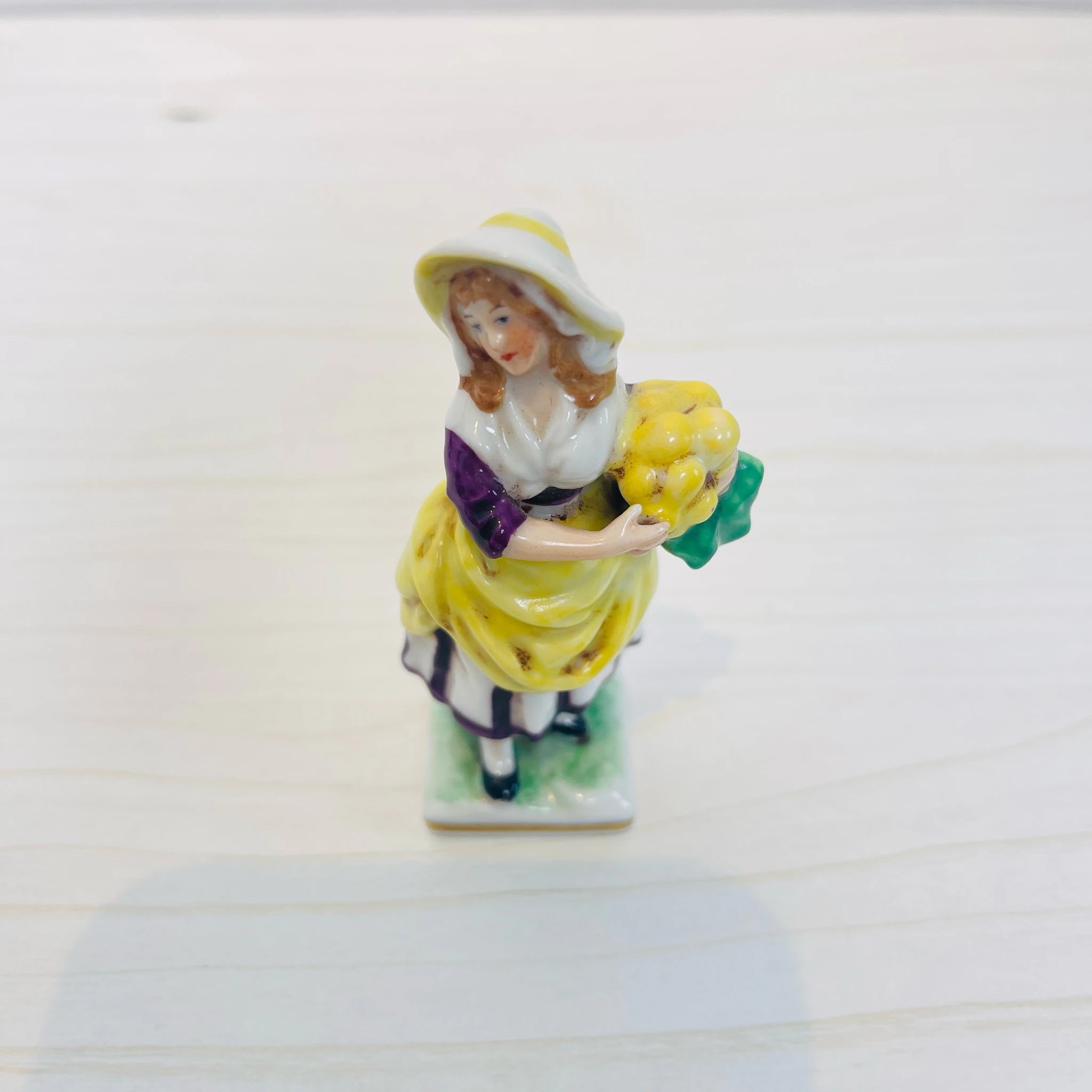 【アンティーク】 フィギュリン（陶磁器人形） / 
 / 19世紀以降 / イギリス