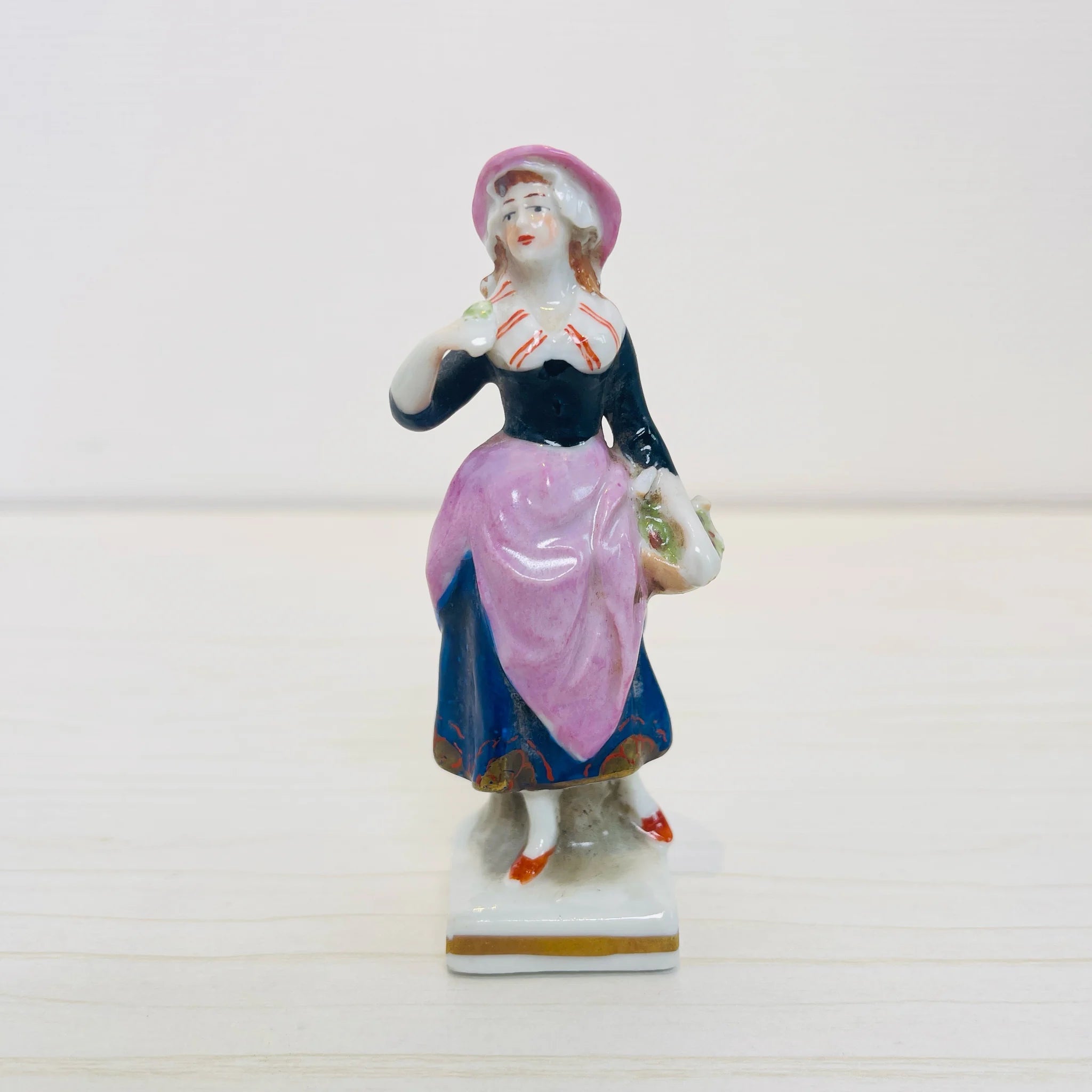 【アンティーク】 フィギュリン(磁器人形) / 19世紀以降 / イギリス
