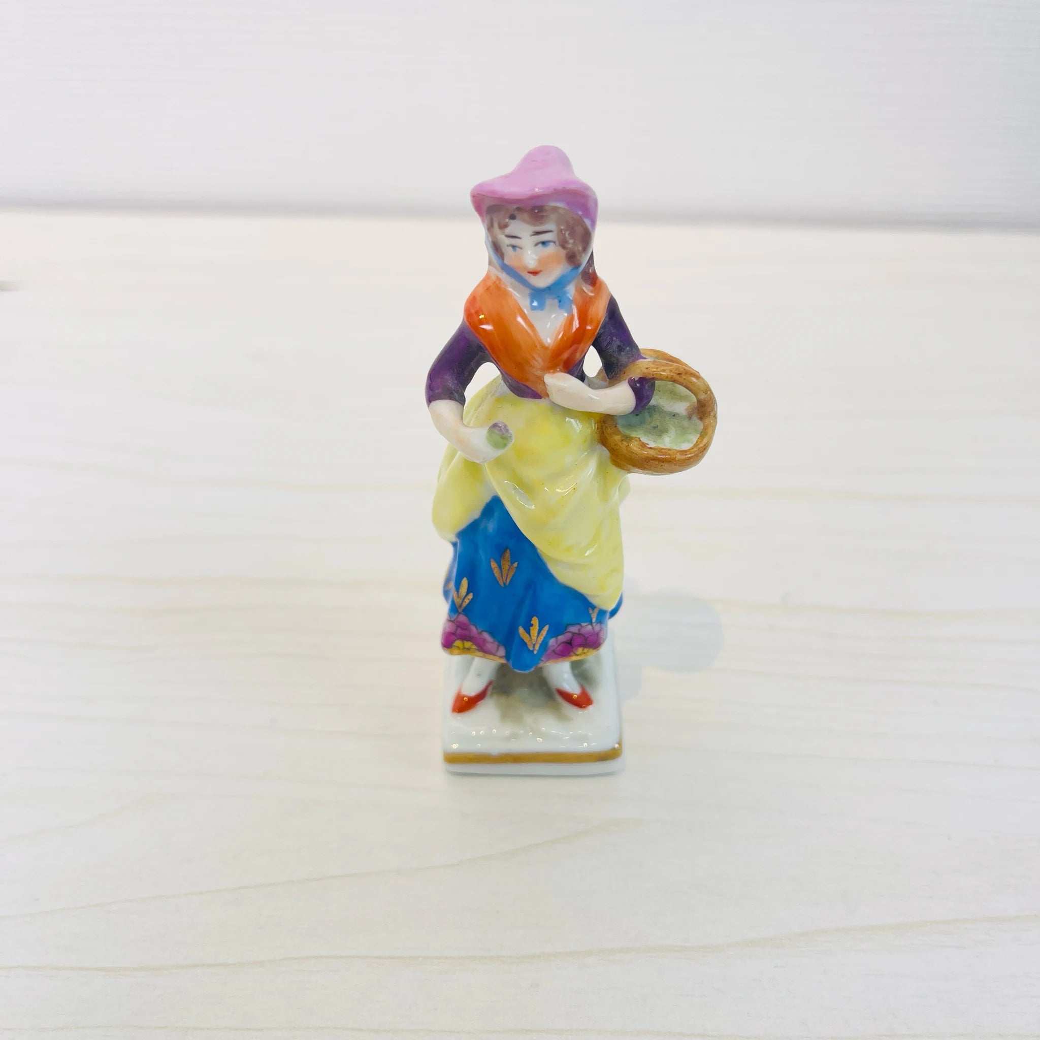 【アンティーク】 フィギュリン(磁器人形) / 19世紀以降 / イギリス