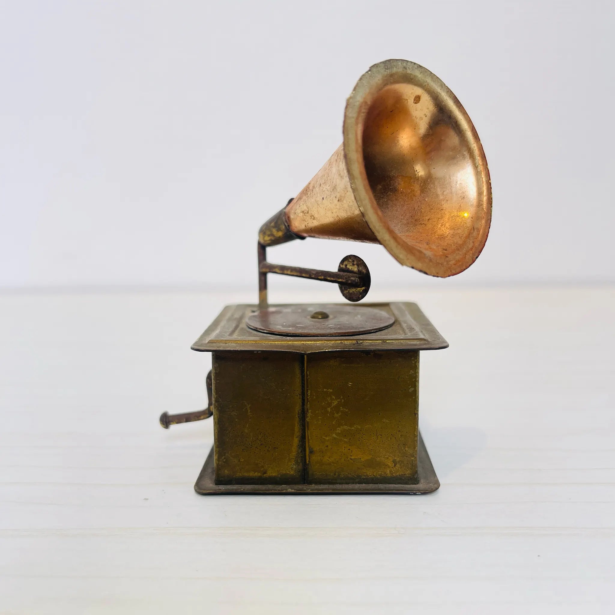 【アンティーク】 真鍮製ミニチュアフィギュア / ラッパ蓄音機 レコード / 真鍮