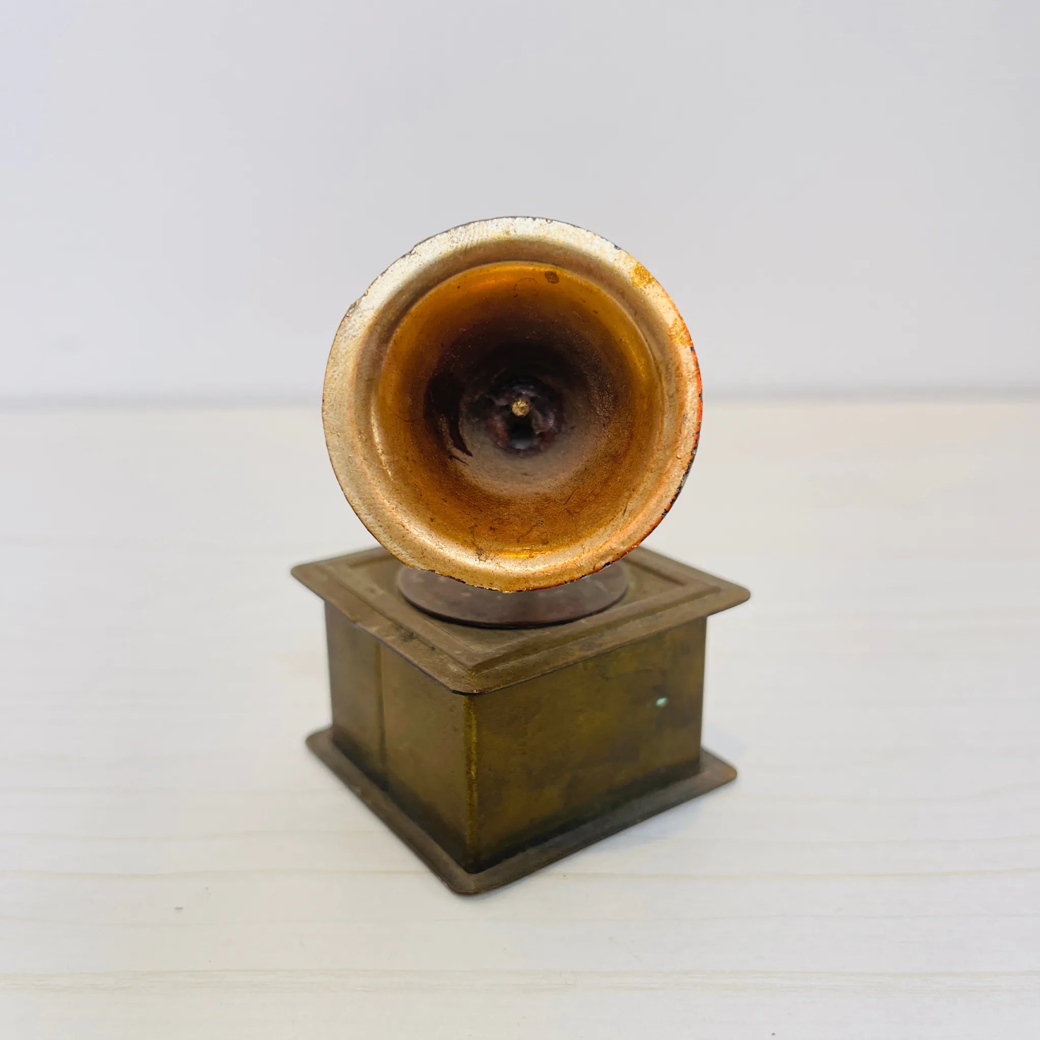 【アンティーク】 真鍮製ミニチュアフィギュア / ラッパ蓄音機 レコード / 真鍮