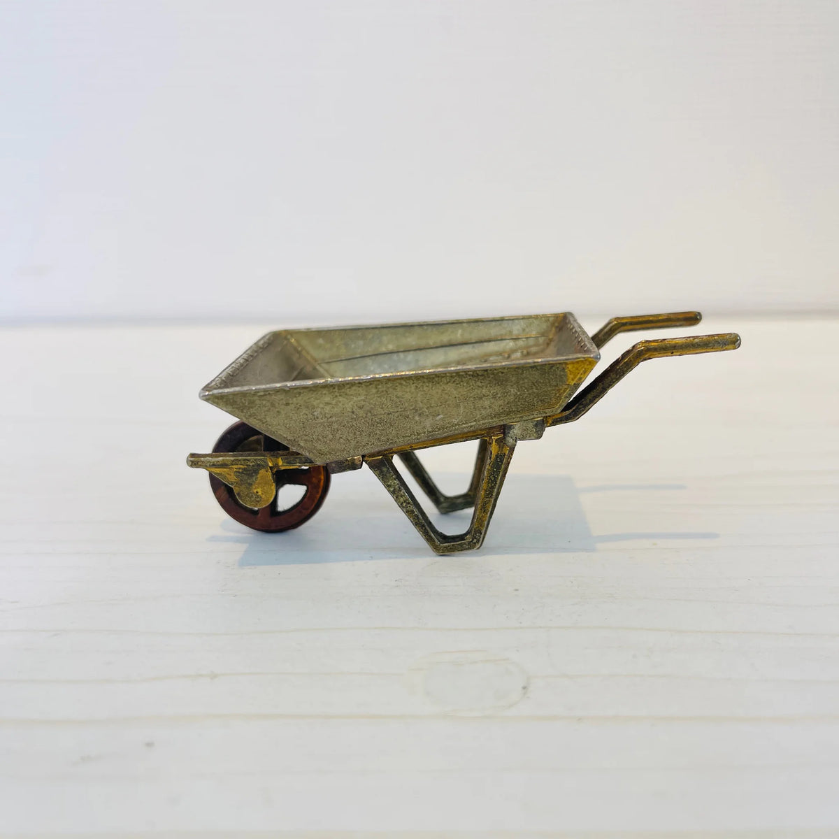 真鍮製ミニチュアフィギュア / 一輪手押し車 / 真鍮 / ゴールド,レトロ