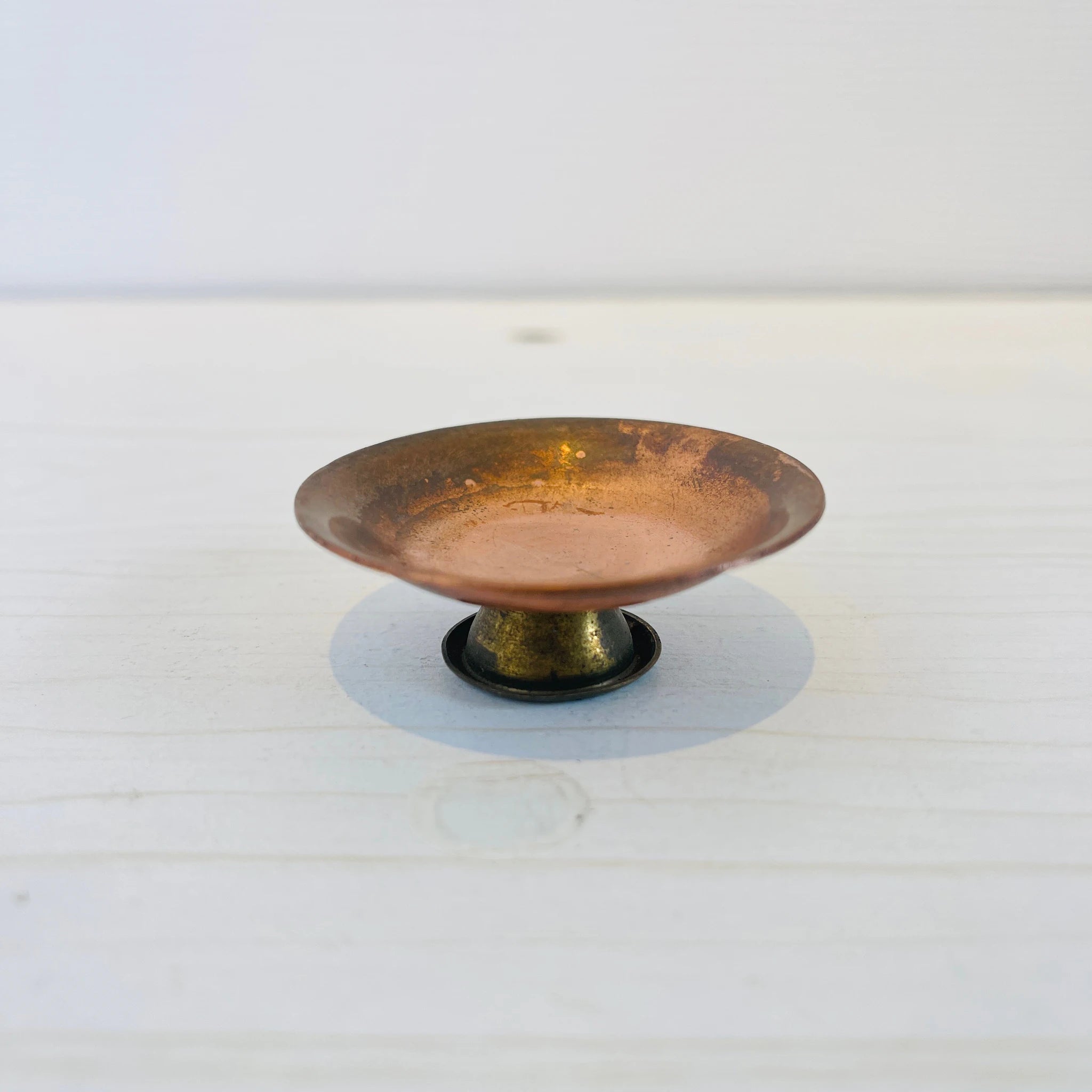 【アンティーク】 真鍮製ミニチュアフィギュア / 脚付きお皿 / 真鍮