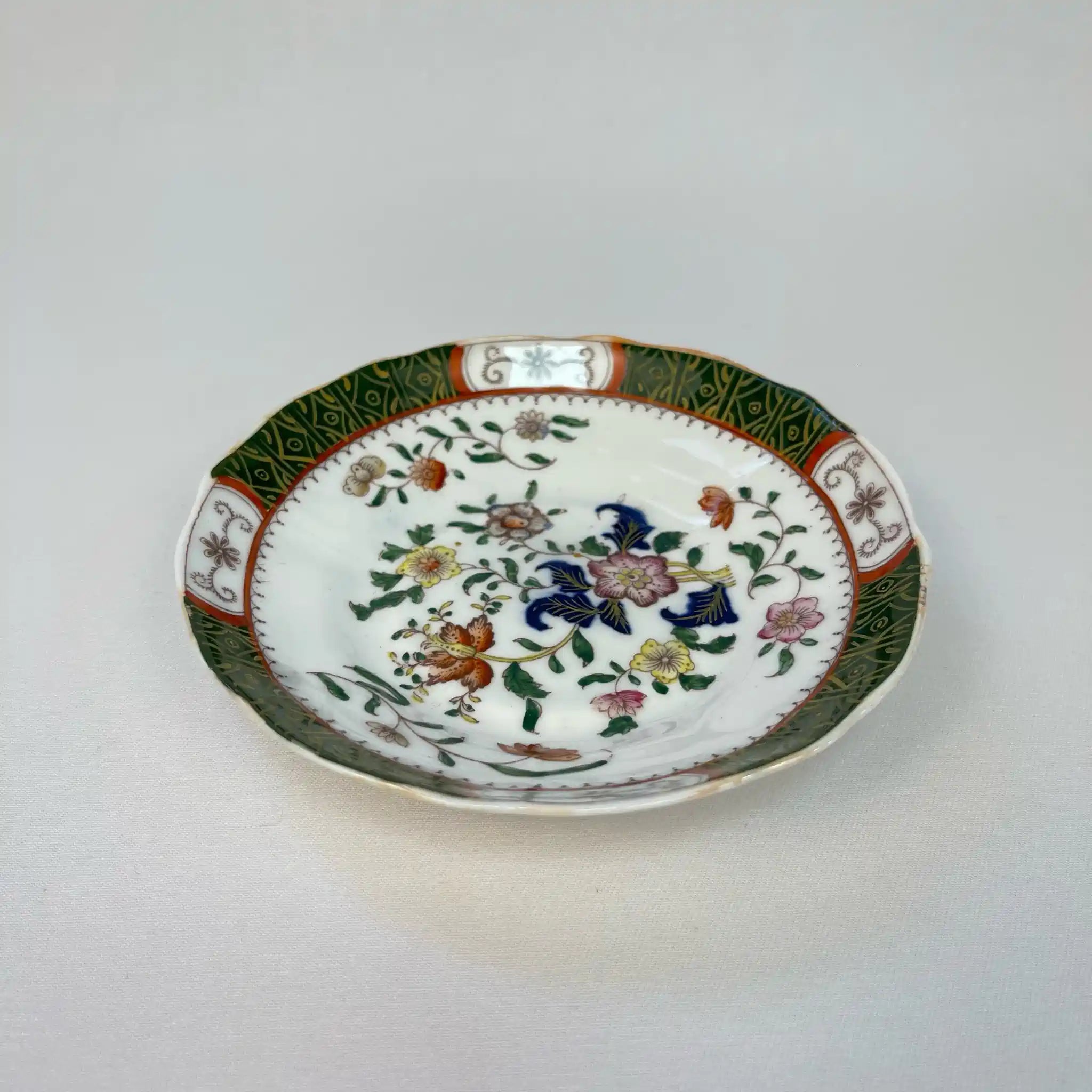 【アンティーク】 ソーサー / ビクトリアン様式 / 19世紀 / イギリス / Famille Rose(ファミーユ・ローズ)モチーフ