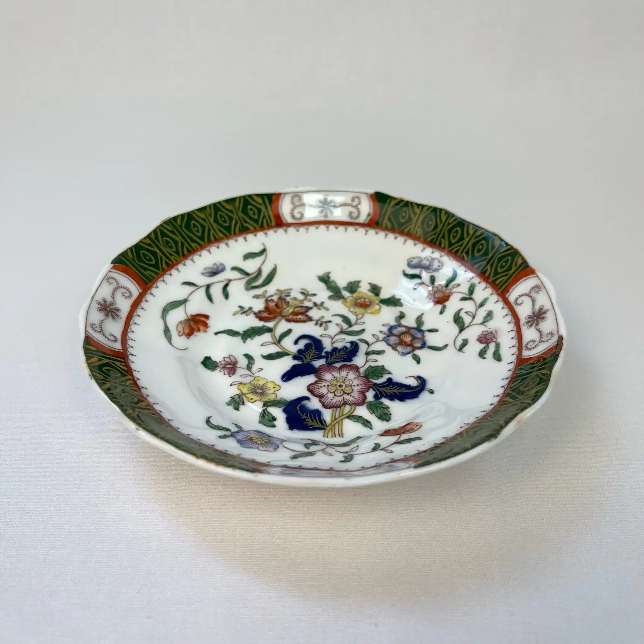 【アンティーク】 ソーサー / ビクトリアン様式 / 19世紀 / イギリス / Famille Rose(ファミーユ・ローズ)モチーフ