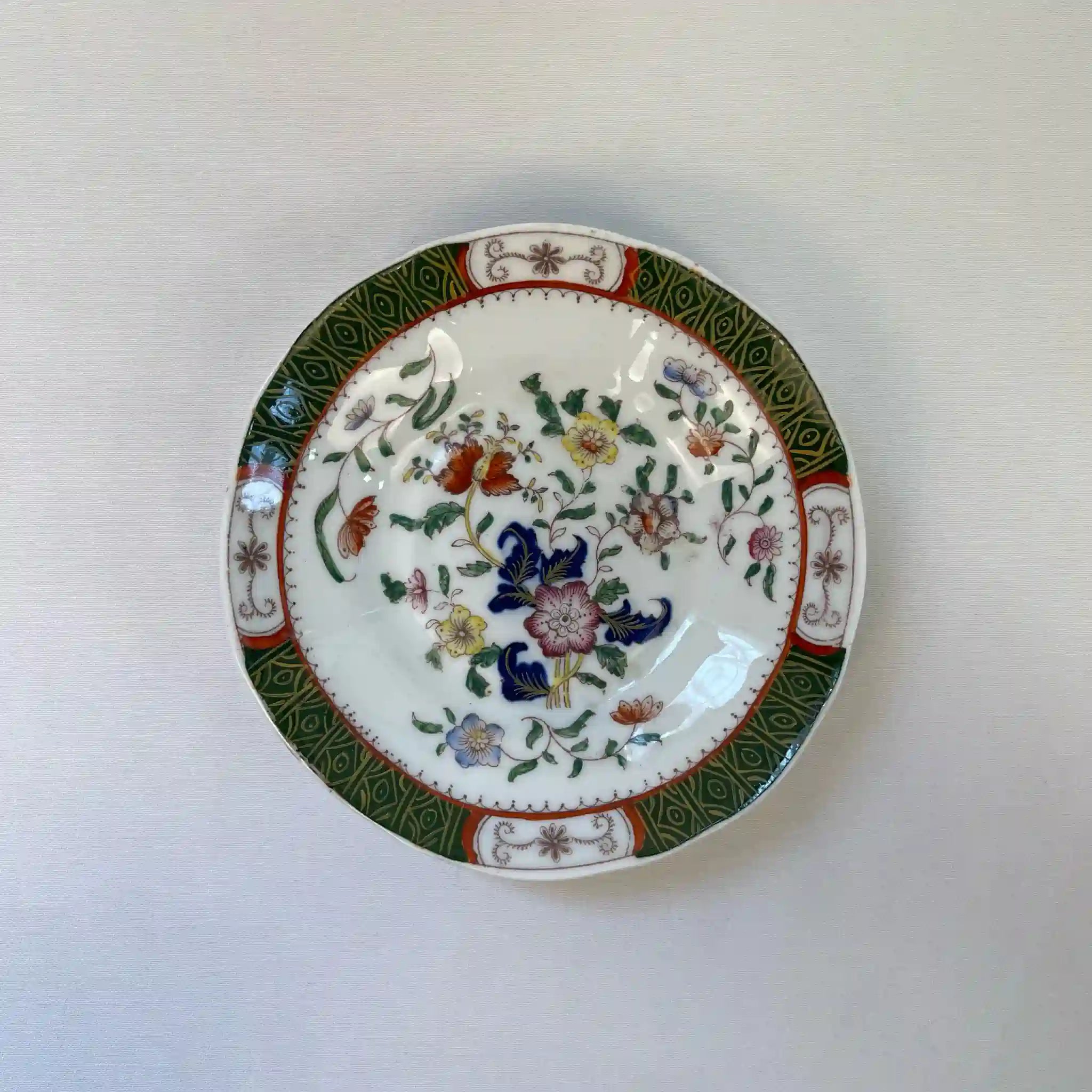 【アンティーク】 ソーサー / ビクトリアン様式 / 19世紀 / イギリス / Famille Rose(ファミーユ・ローズ)モチーフ