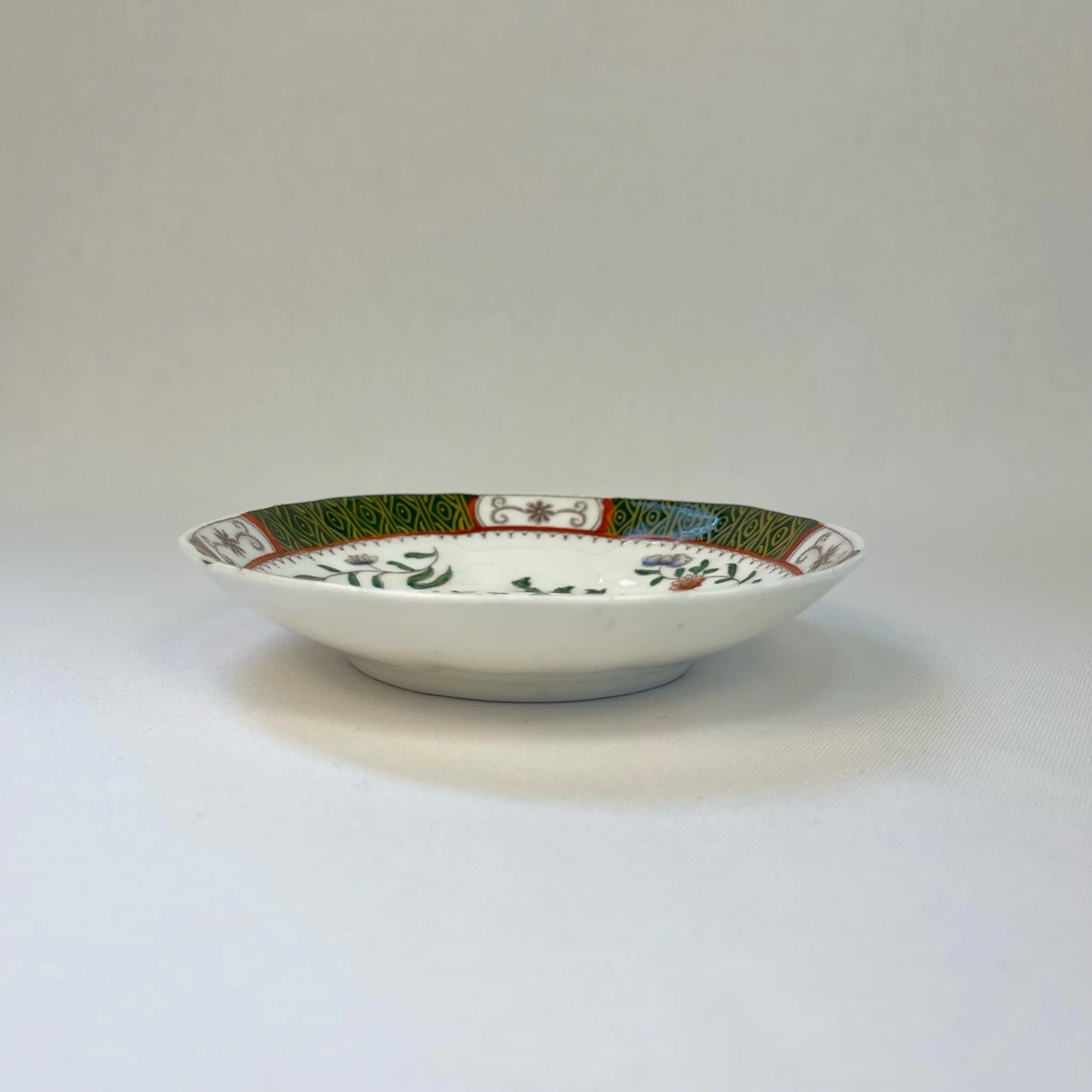 【アンティーク】 ソーサー / ビクトリアン様式 / 19世紀 / イギリス / Famille Rose(ファミーユ・ローズ)モチーフ